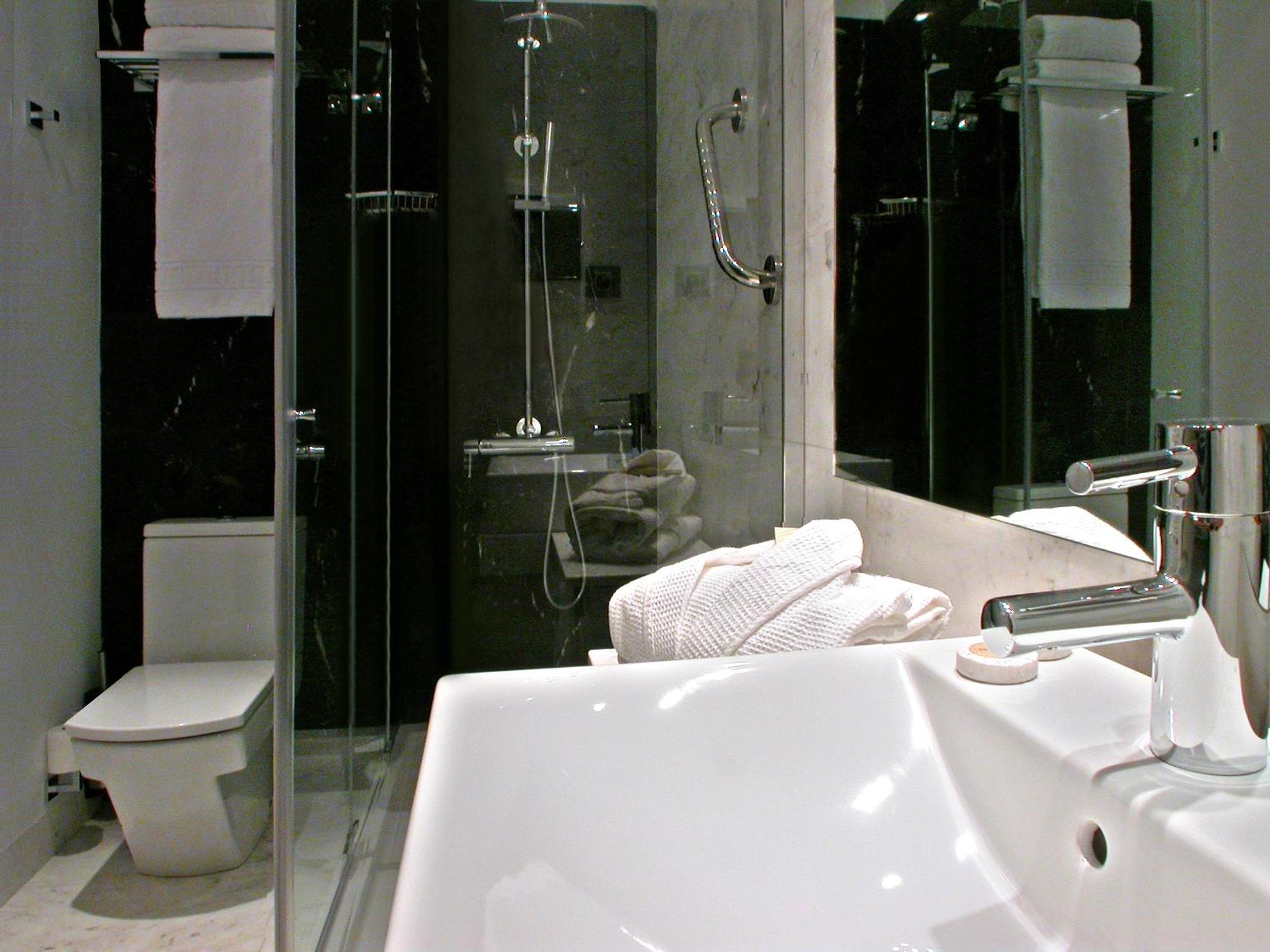 Double or Twin Room with Extra Bed photo 3