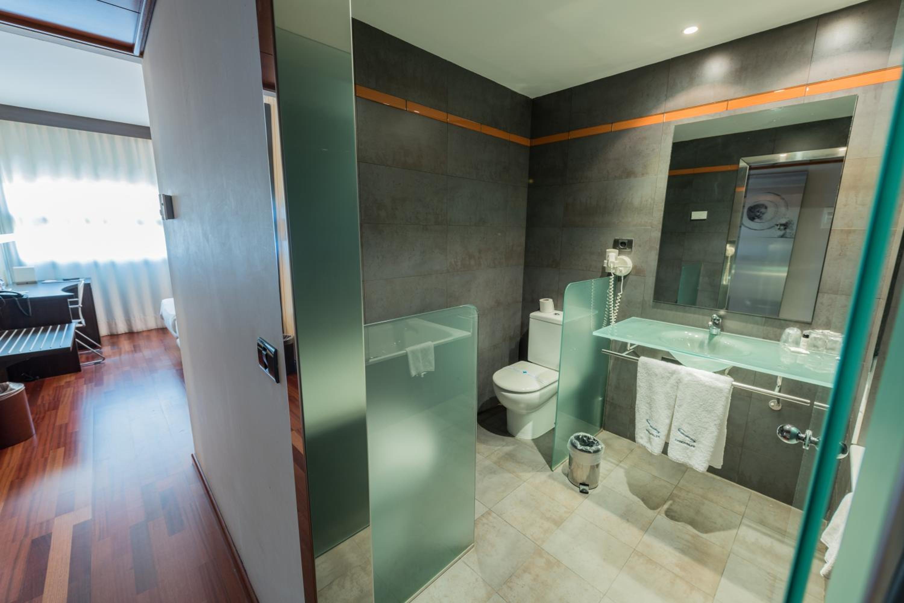 Double or Twin Room - Photo 3