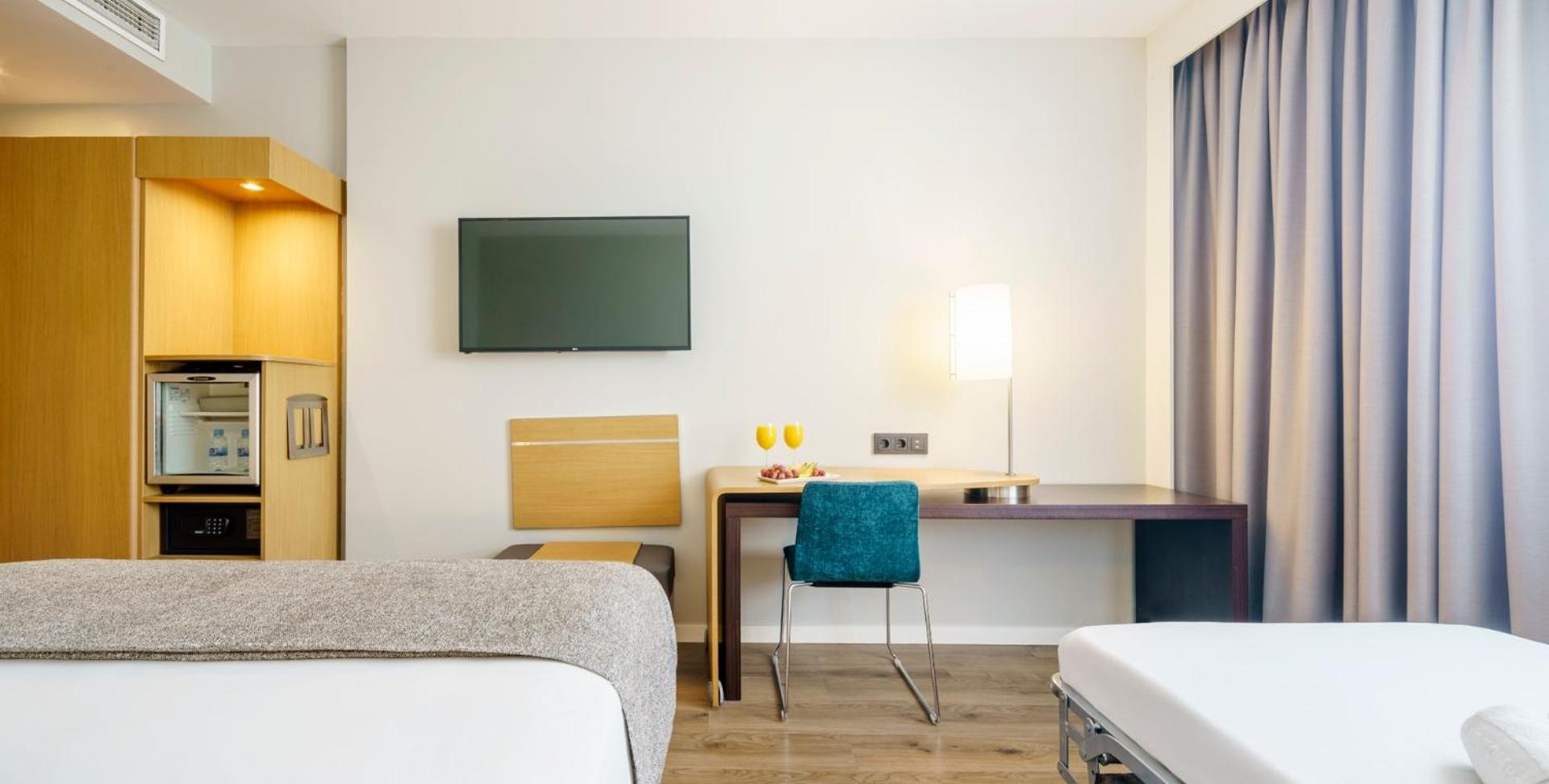 Triple Room (2 Adults + 1 Child) - Photo 2