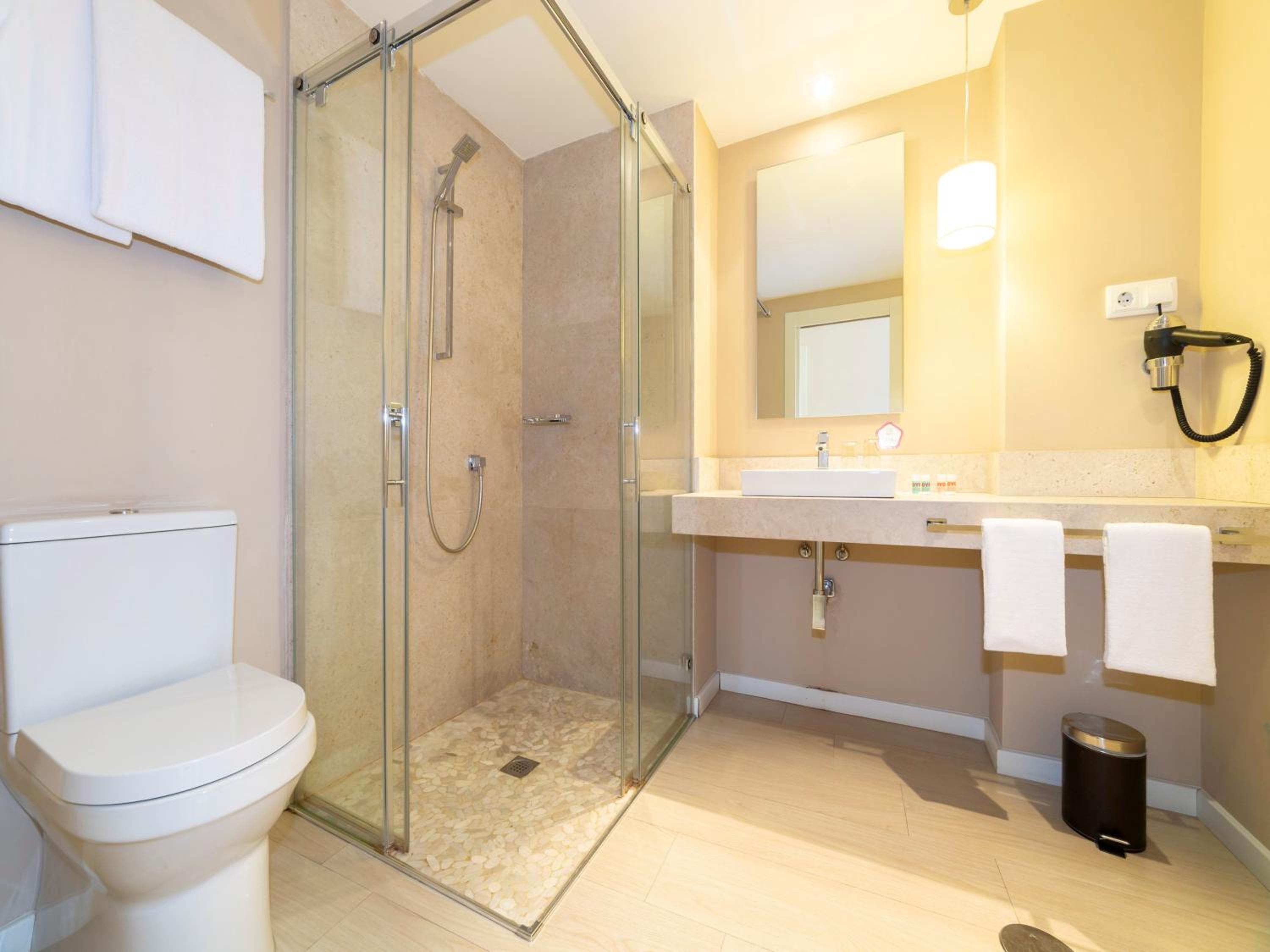 Double Room - Photo 8