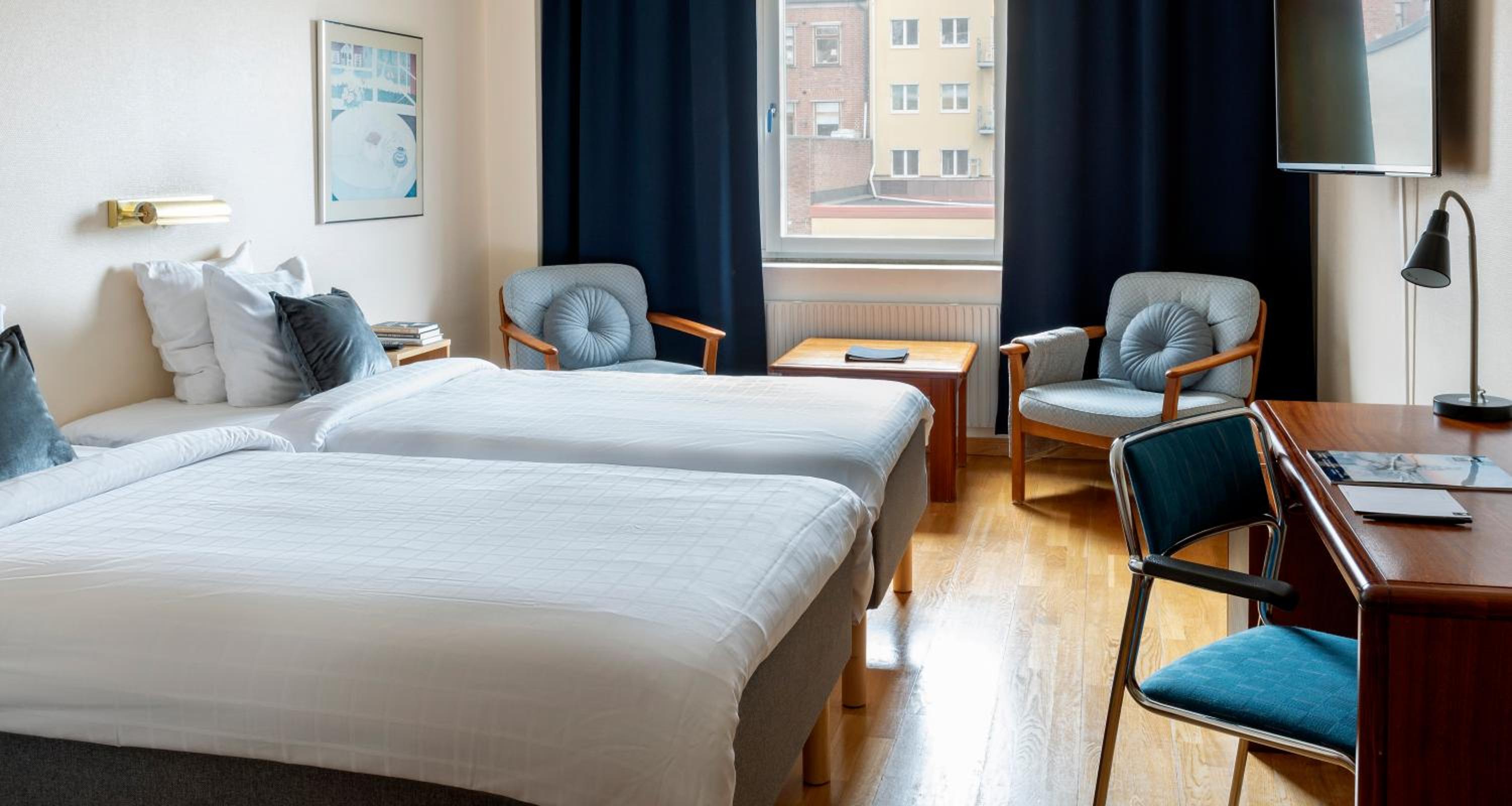 Standard Twin Room - Photo 3