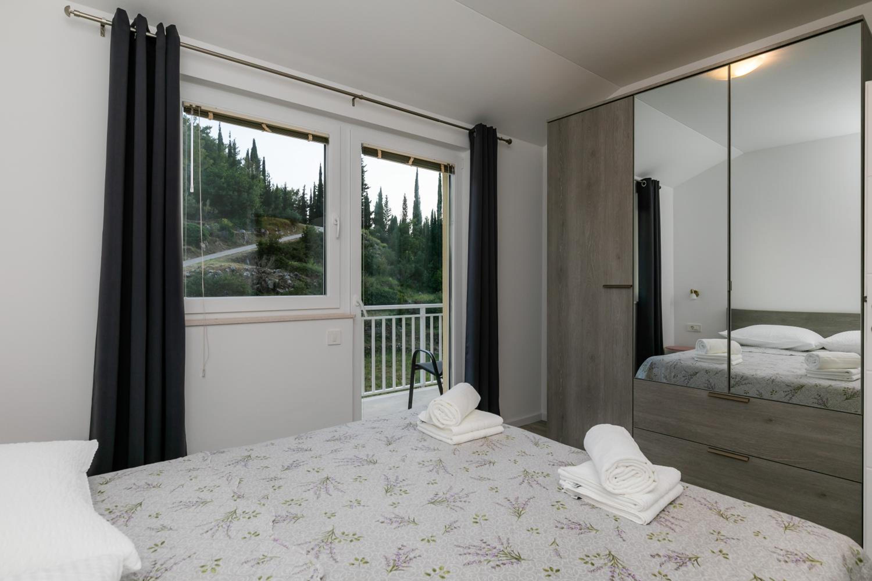  One-Bedroom Apartment with Terrace - Photo 7