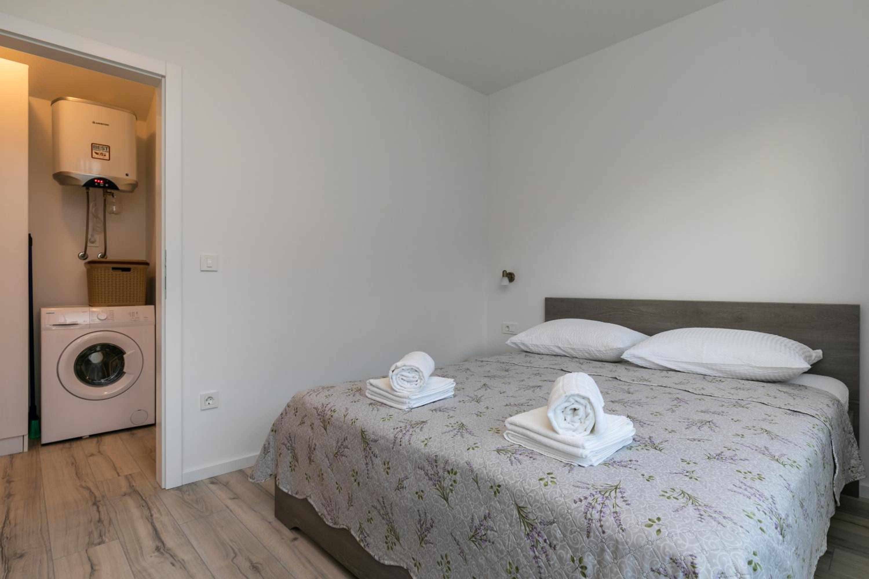 One-Bedroom Apartment with Terrace - Photo 5