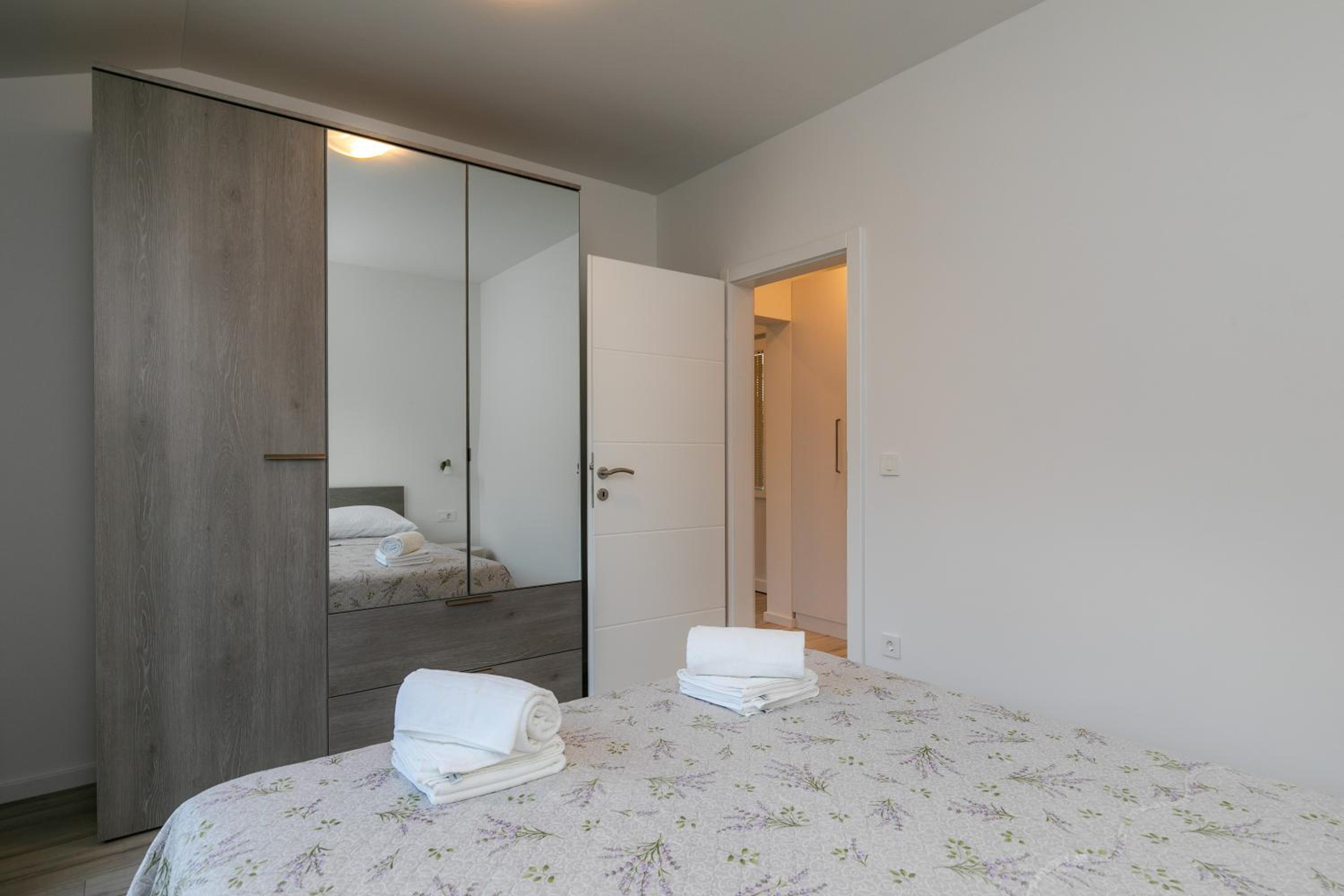  One-Bedroom Apartment with Terrace - Photo 6