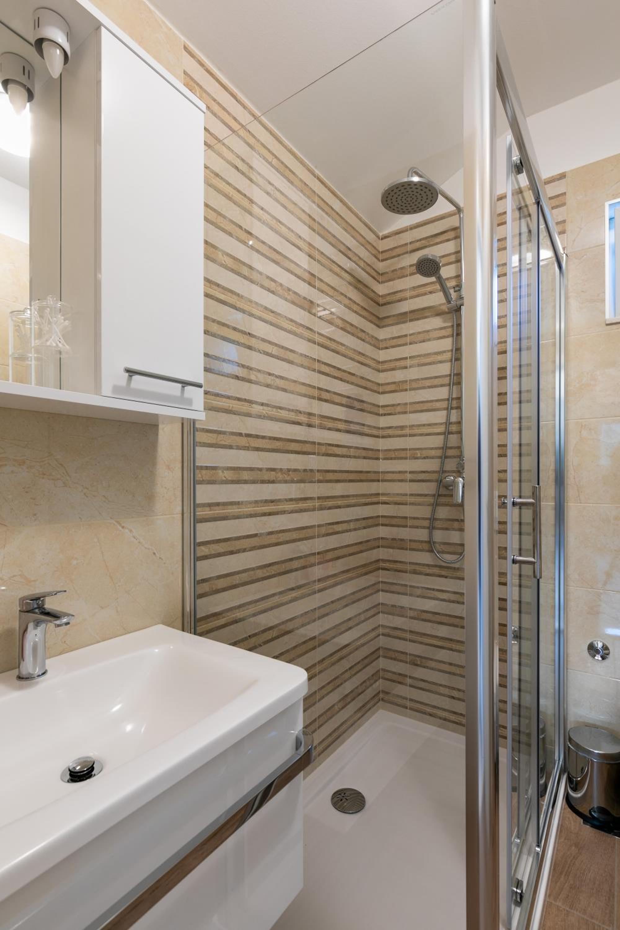  One-Bedroom Apartment with Terrace - Photo 18