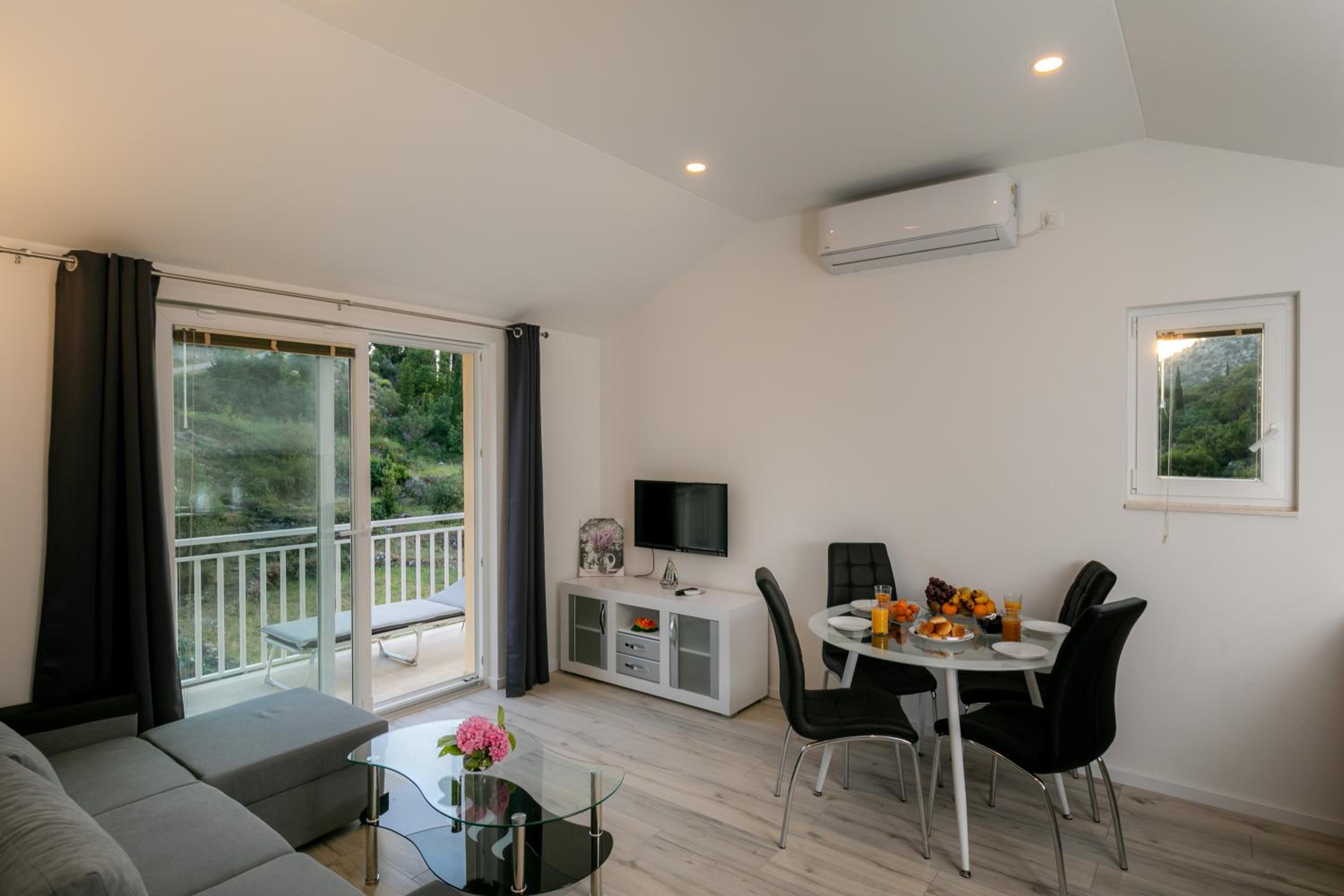  One-Bedroom Apartment with Terrace - Photo 2