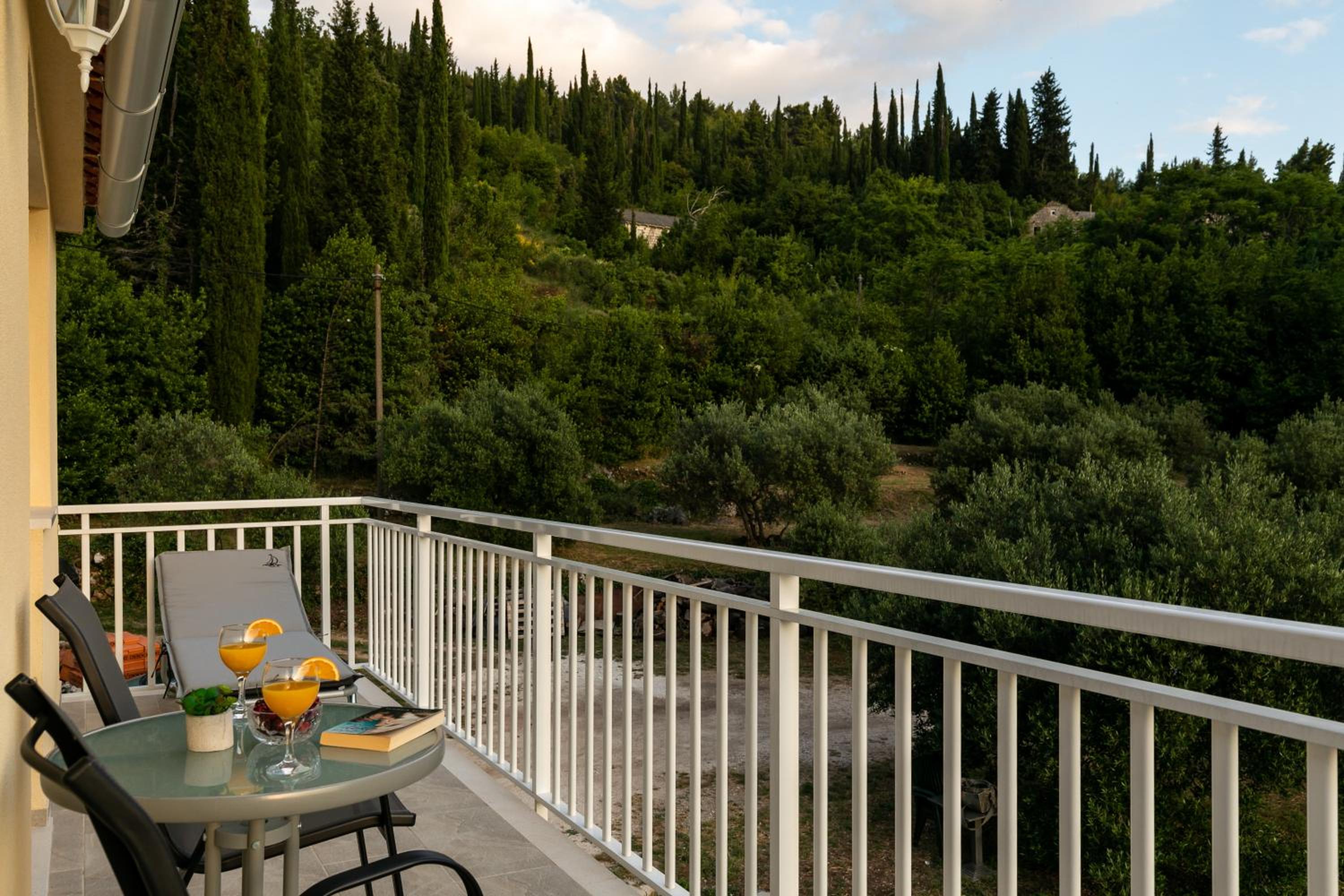  One-Bedroom Apartment with Terrace - Photo 11
