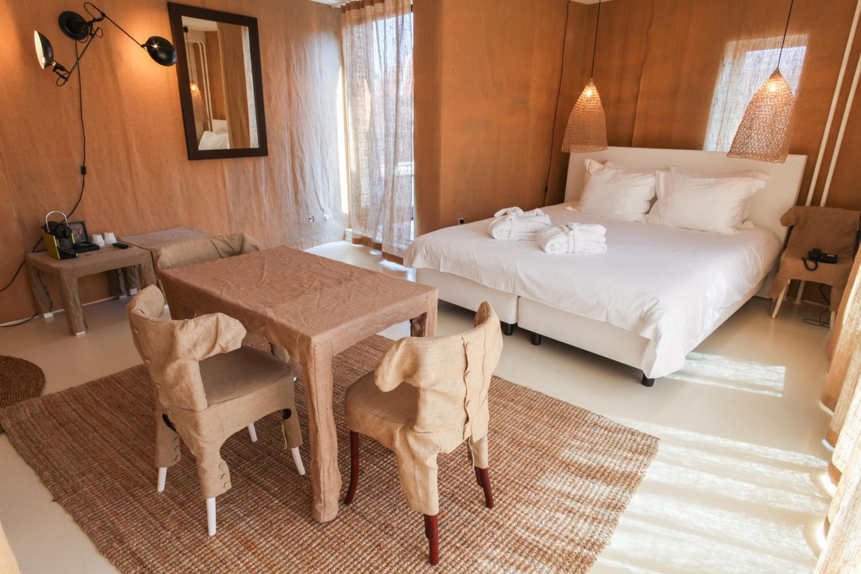 King Suite with Balcony photo 3