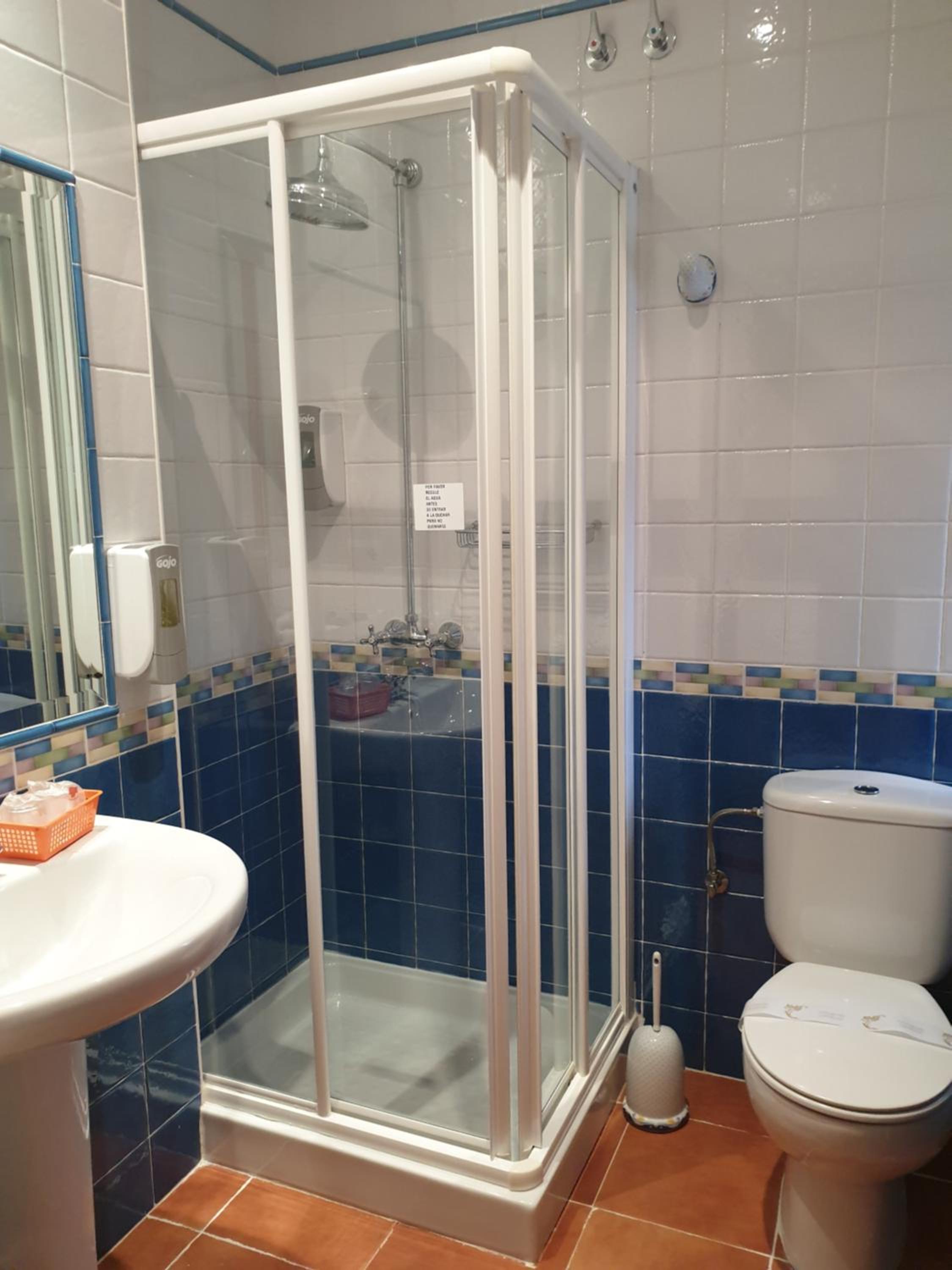 Double Room - Photo 11