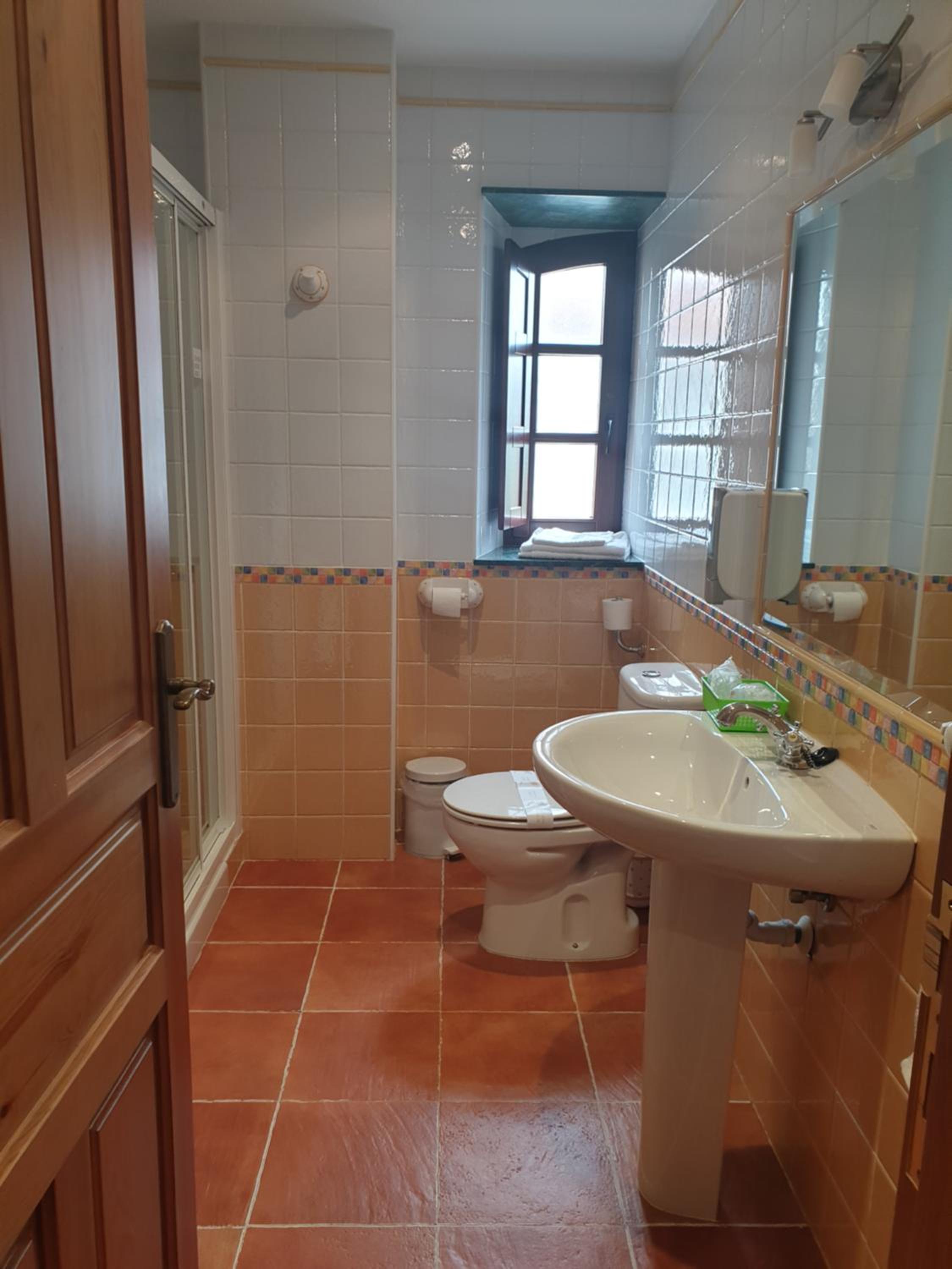 Deluxe Double Room with Extra Bed - Photo 6