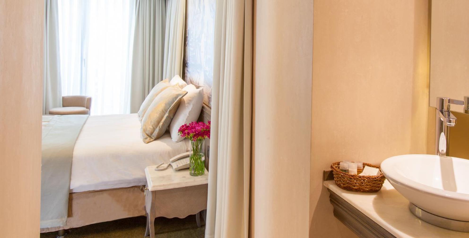 Available room thumbnail 5
