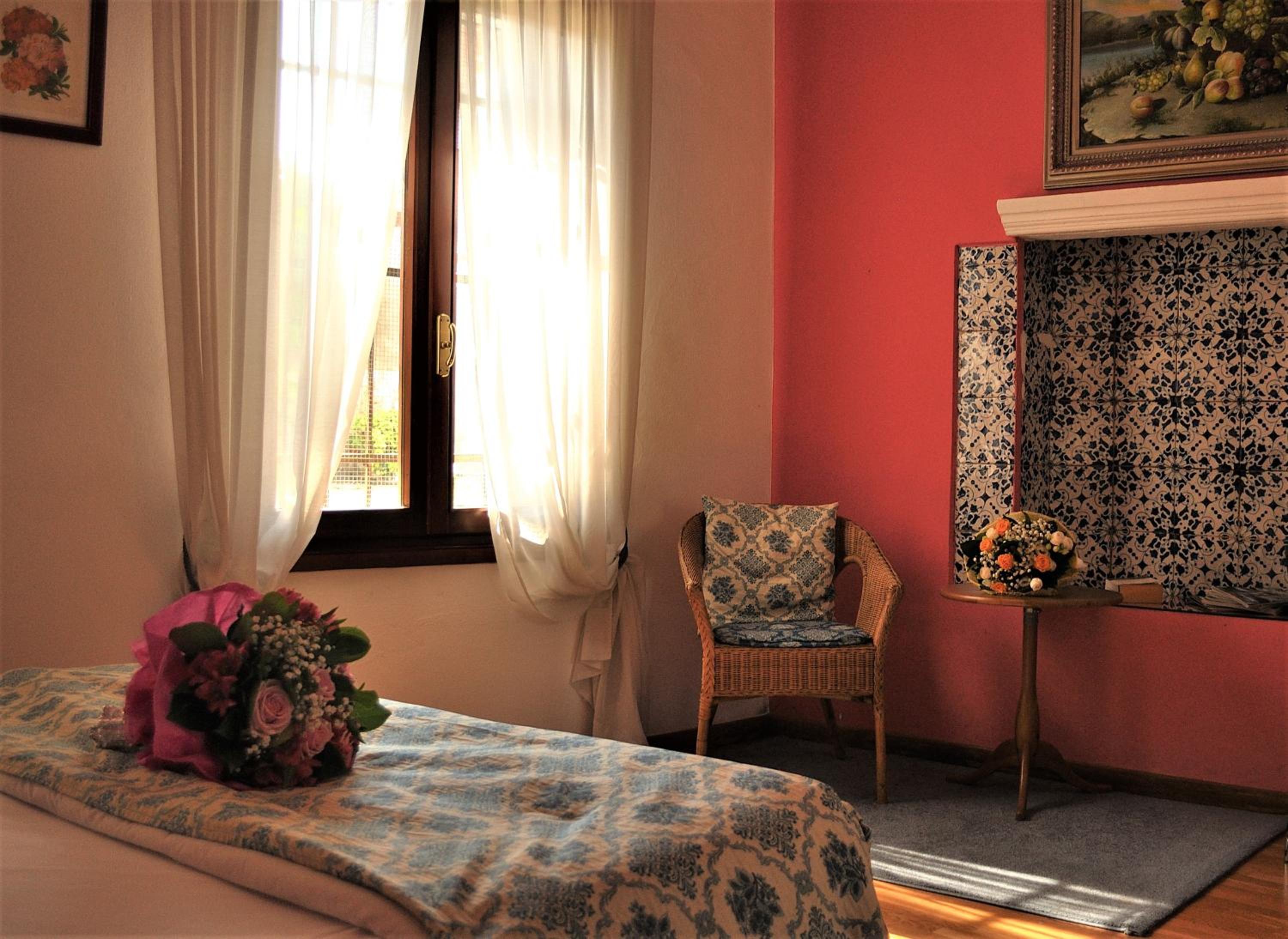 Classic Double or Twin Room - Photo 15