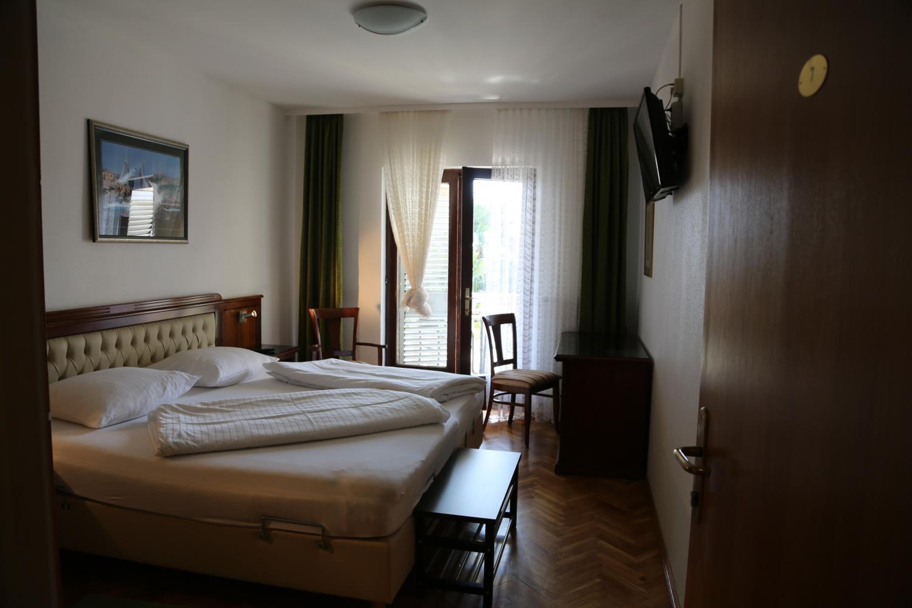 Deluxe Double Room with Balcony and Sea View photo 1