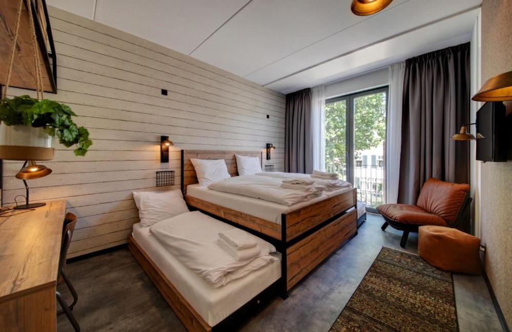 Deluxe Double Room plus 2 Extra Beds photo 1