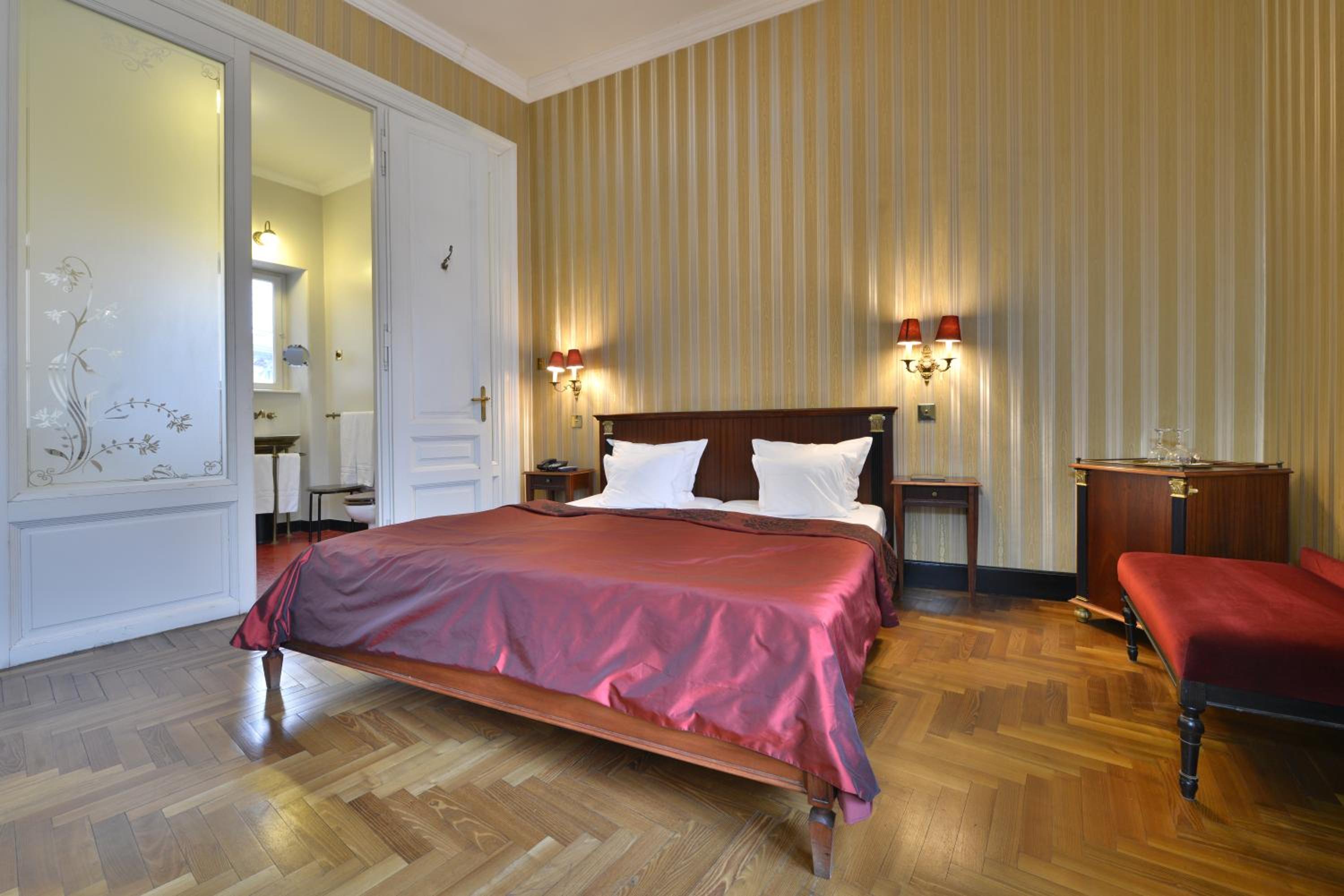 Deluxe Double Room - Photo 8