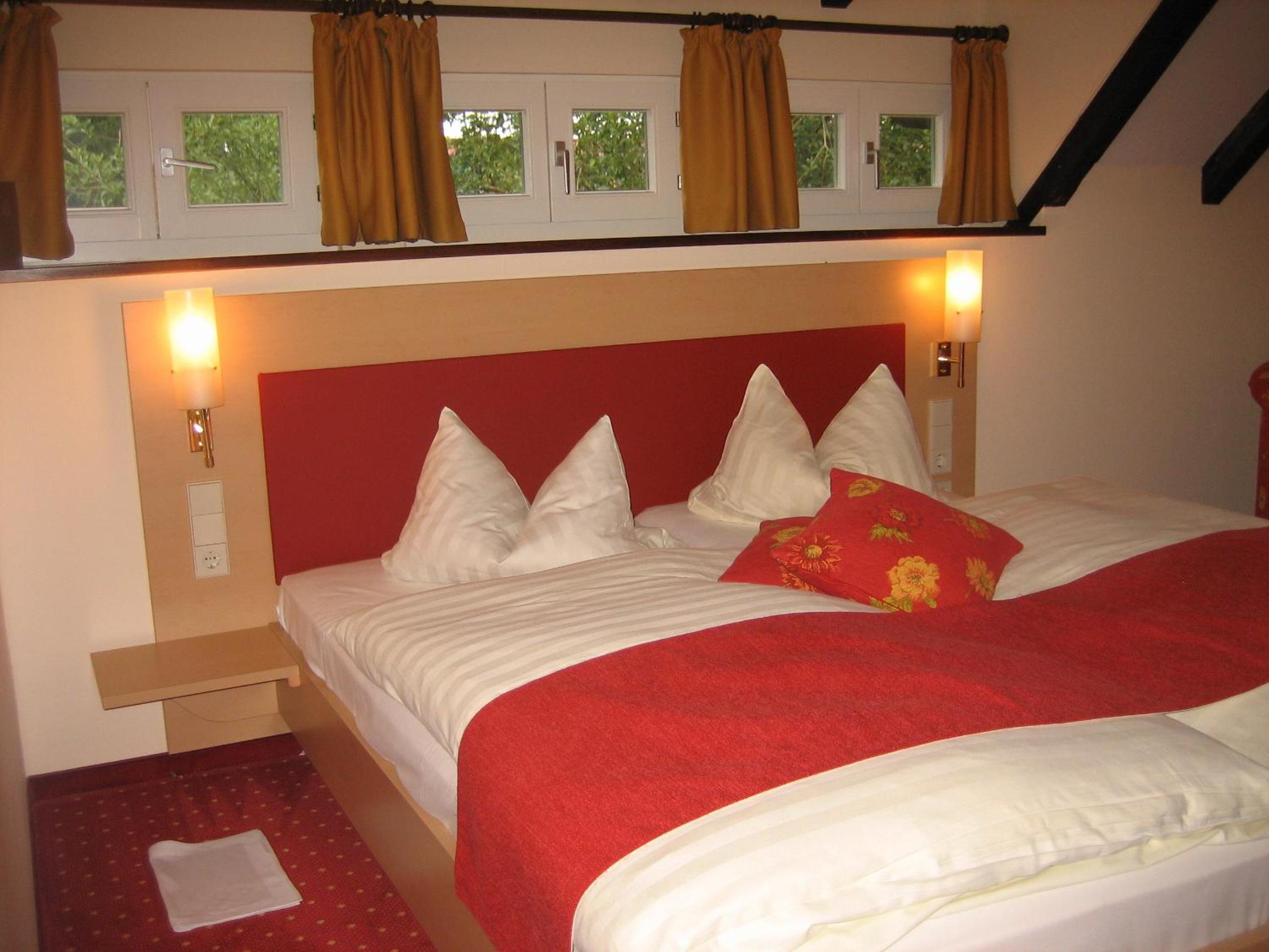 Standard Double Room - Photo 8