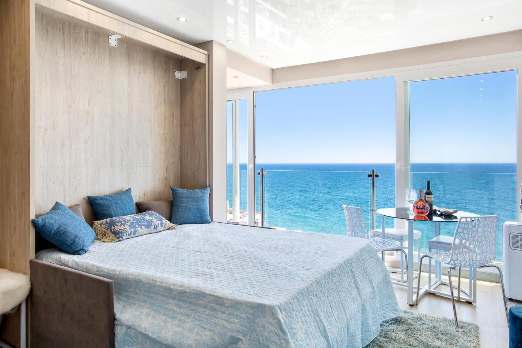 Estudio con vista al mar