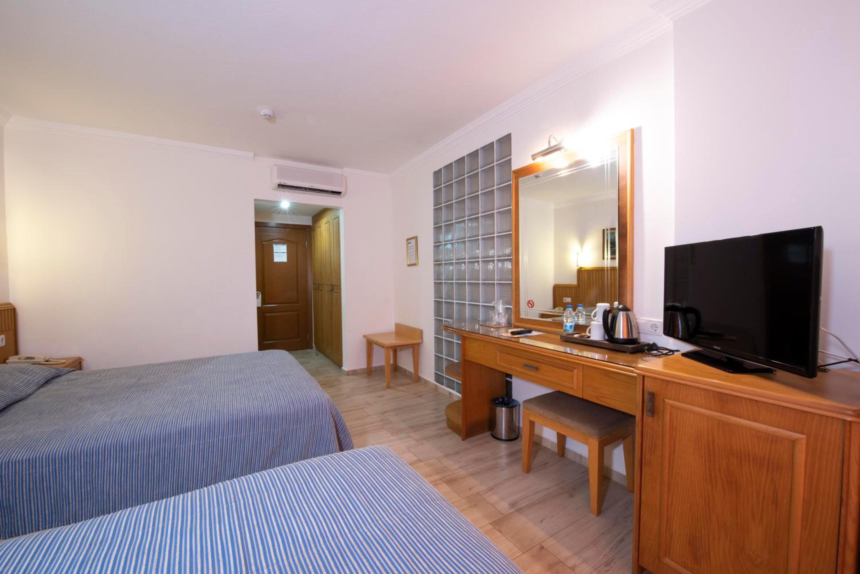 Standard Double Room photo 2