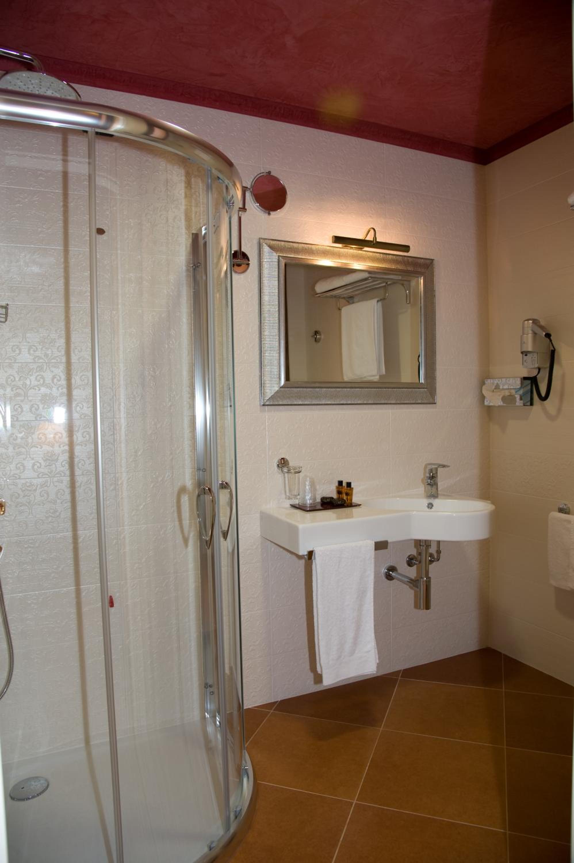 Classic Triple Room - Photo 6