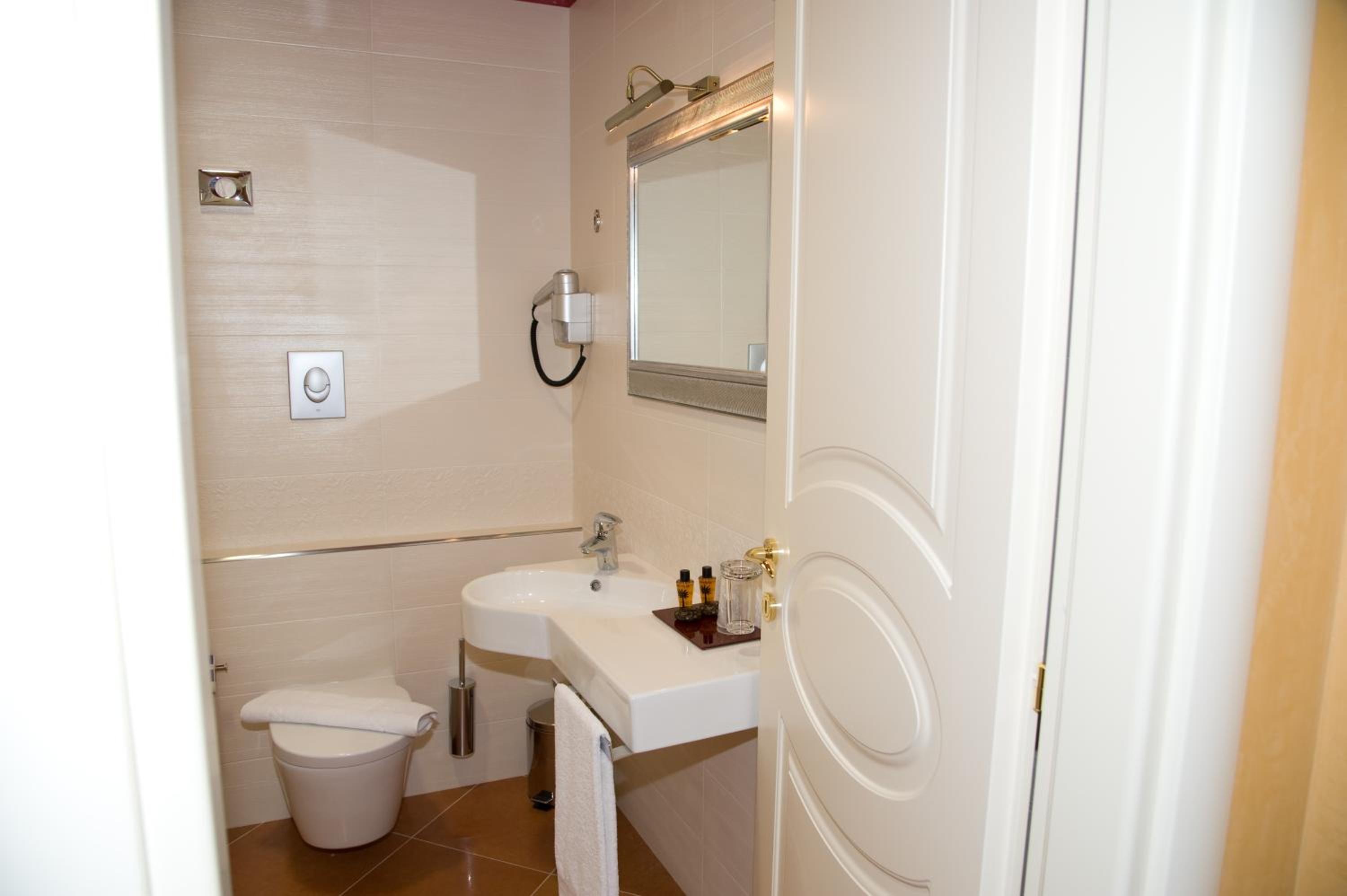 Classic Double Room - Photo 4