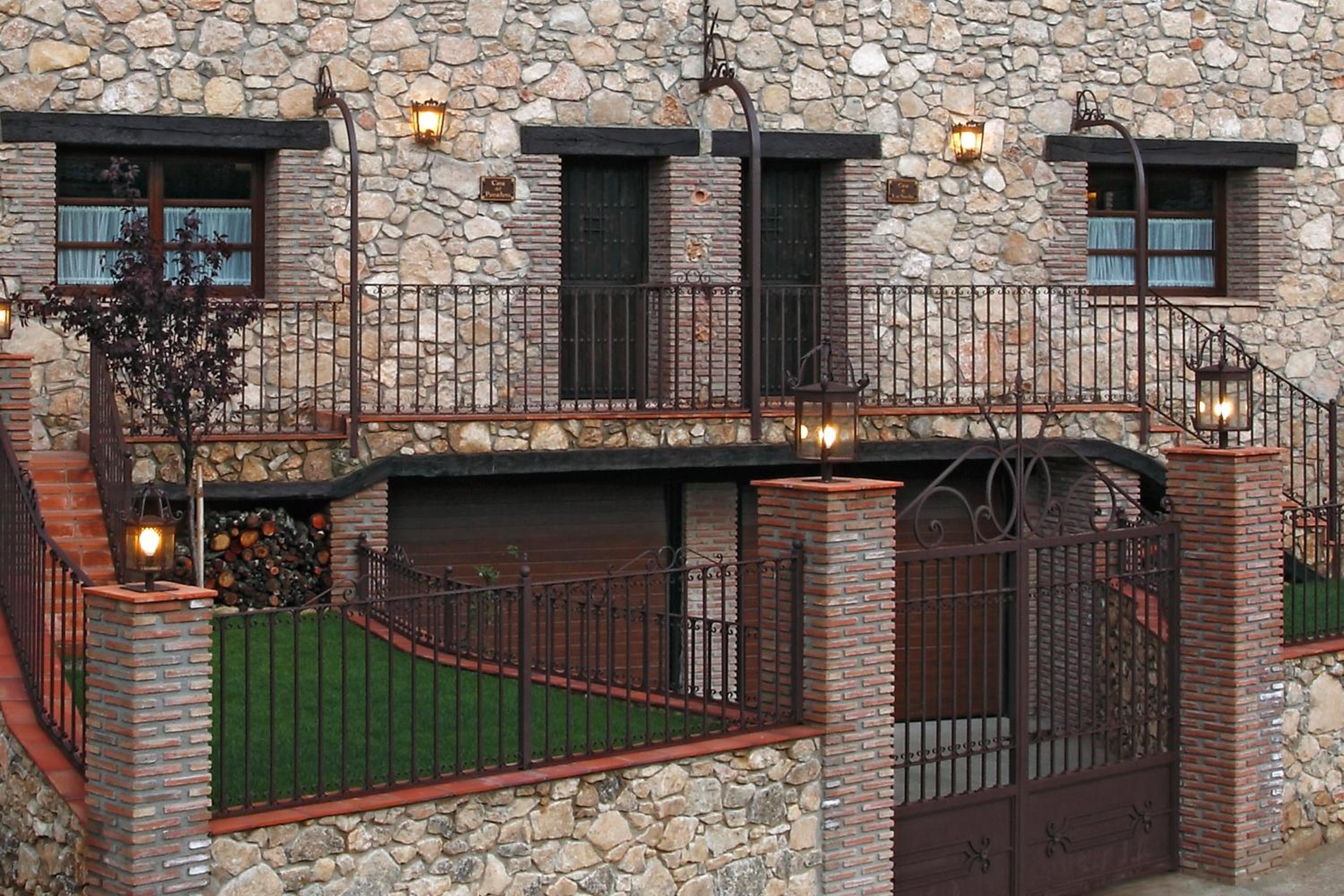 Four-Bedroom House - Photo 7
