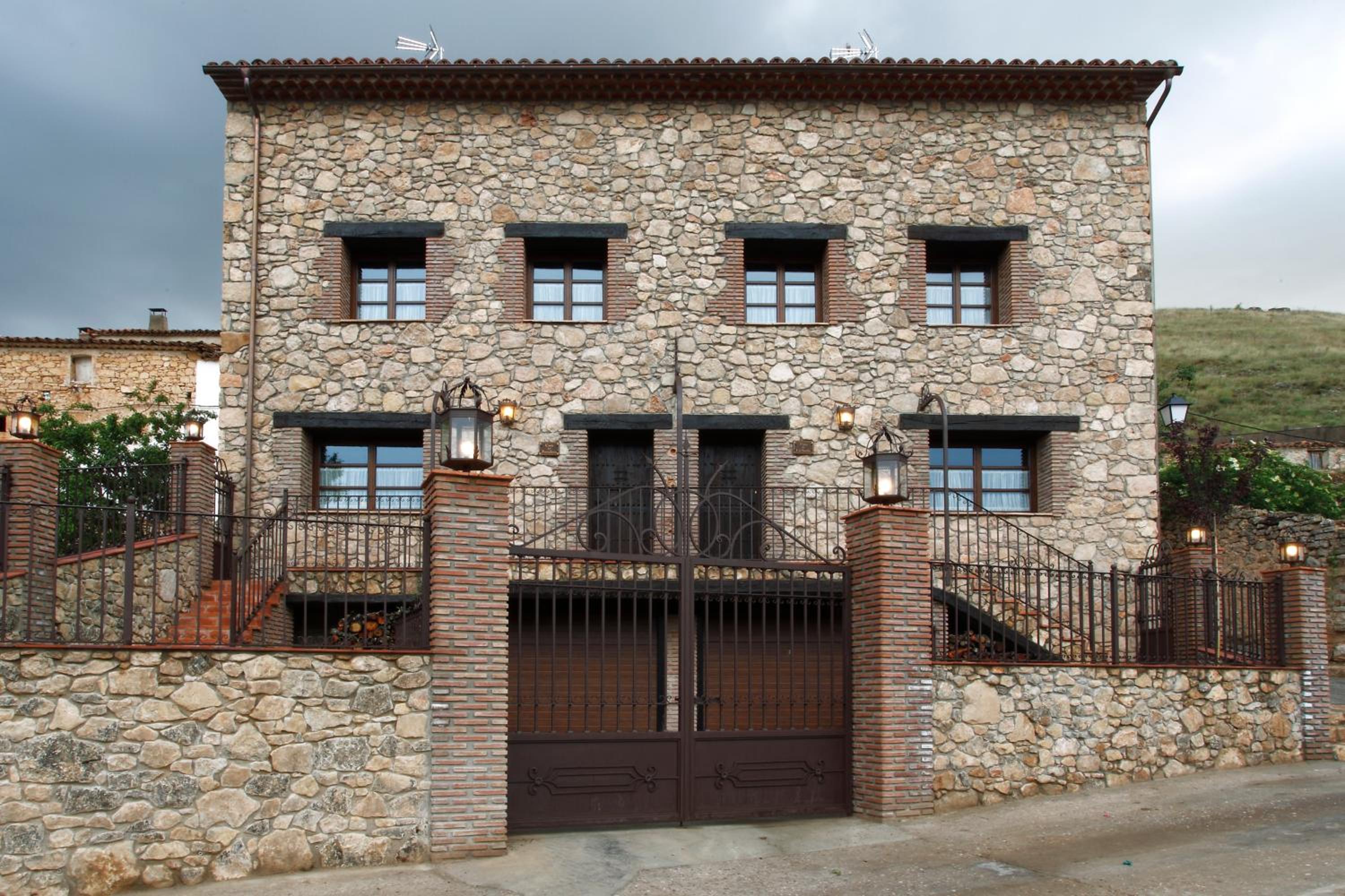Four-Bedroom House - Photo 24