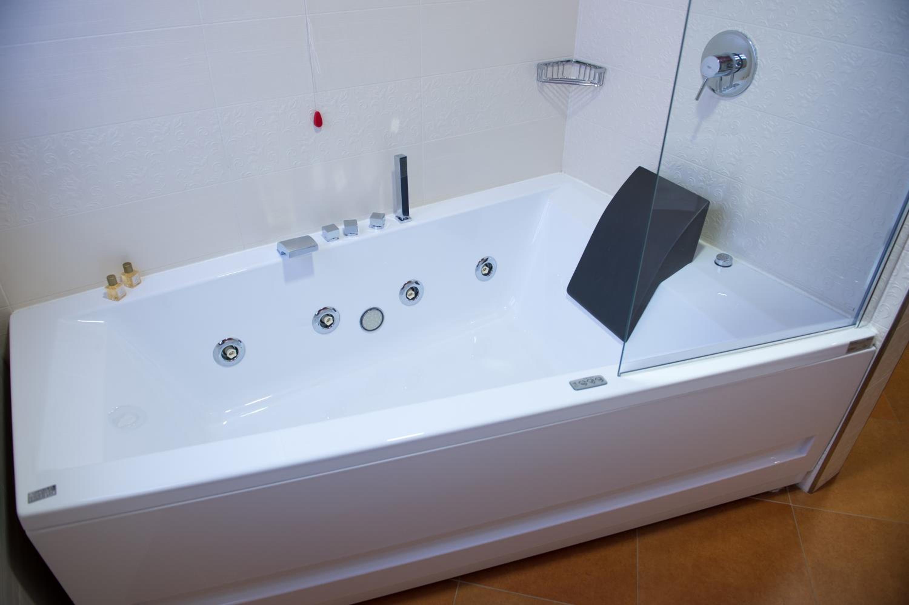 Suite - Photo 9