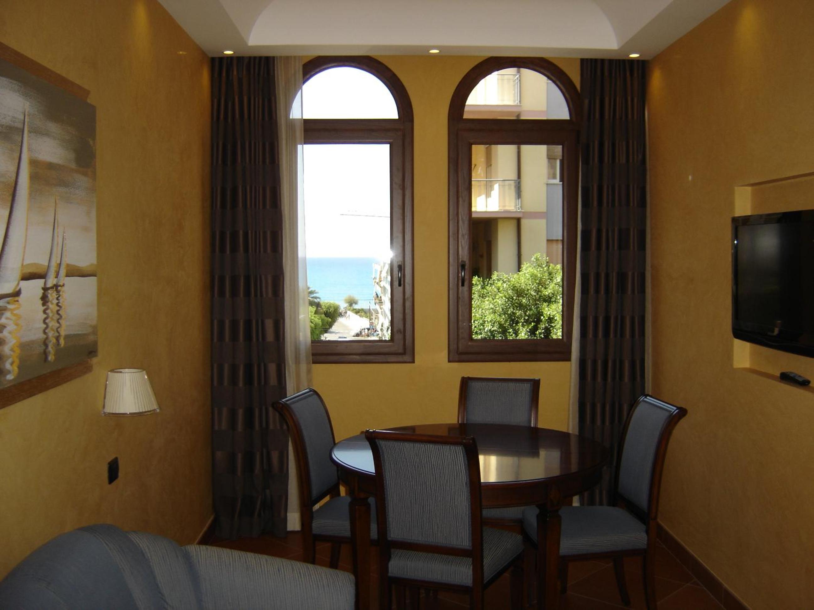 Suite - Photo 4