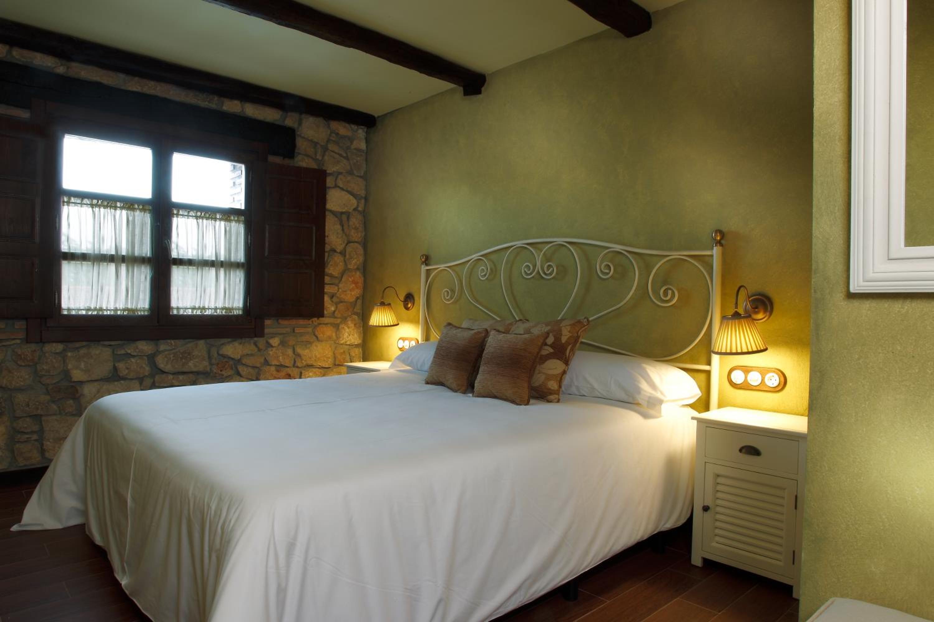 Four-Bedroom House - Photo 5