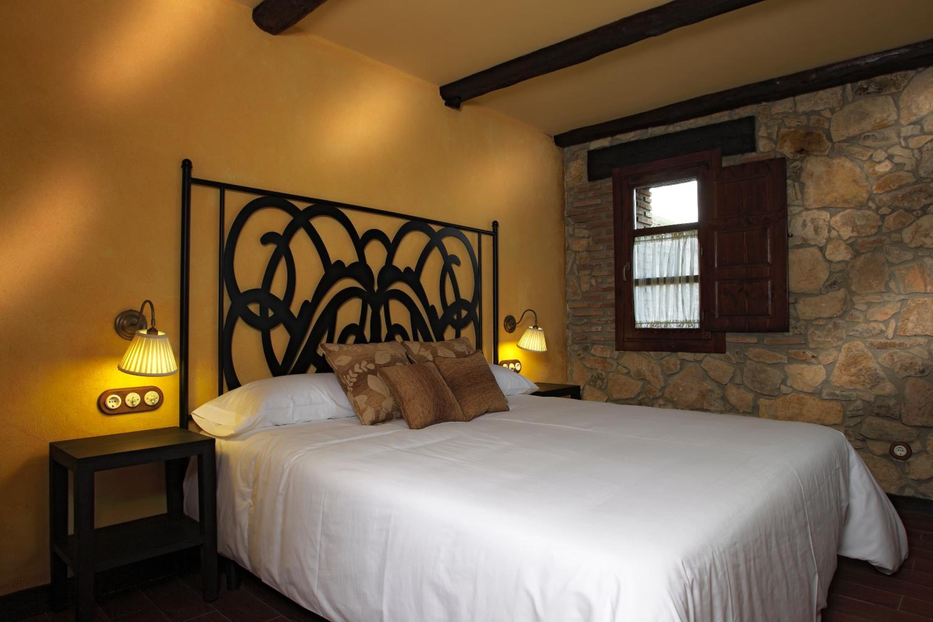 Four-Bedroom House - Photo 21