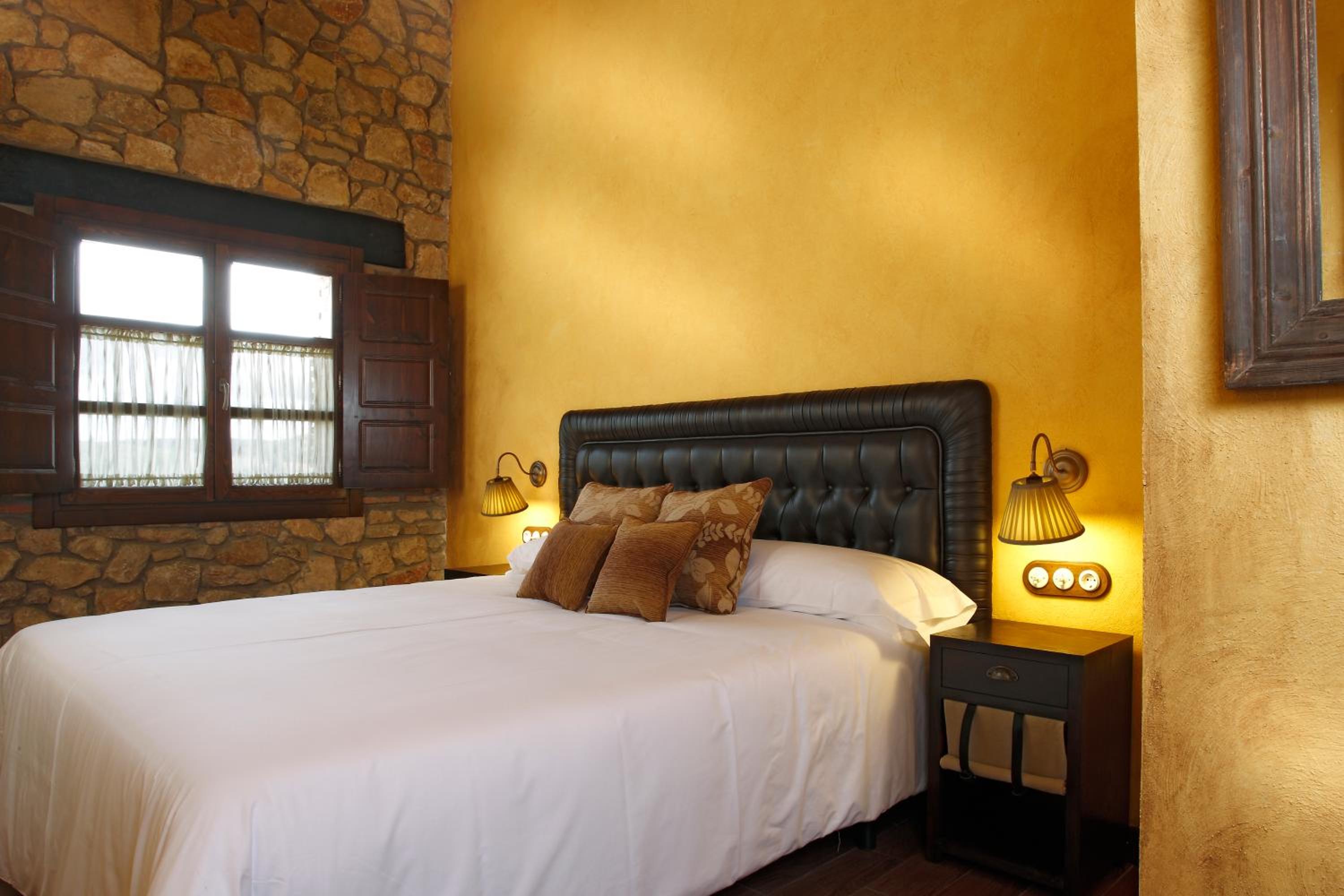Four-Bedroom House - Photo 3