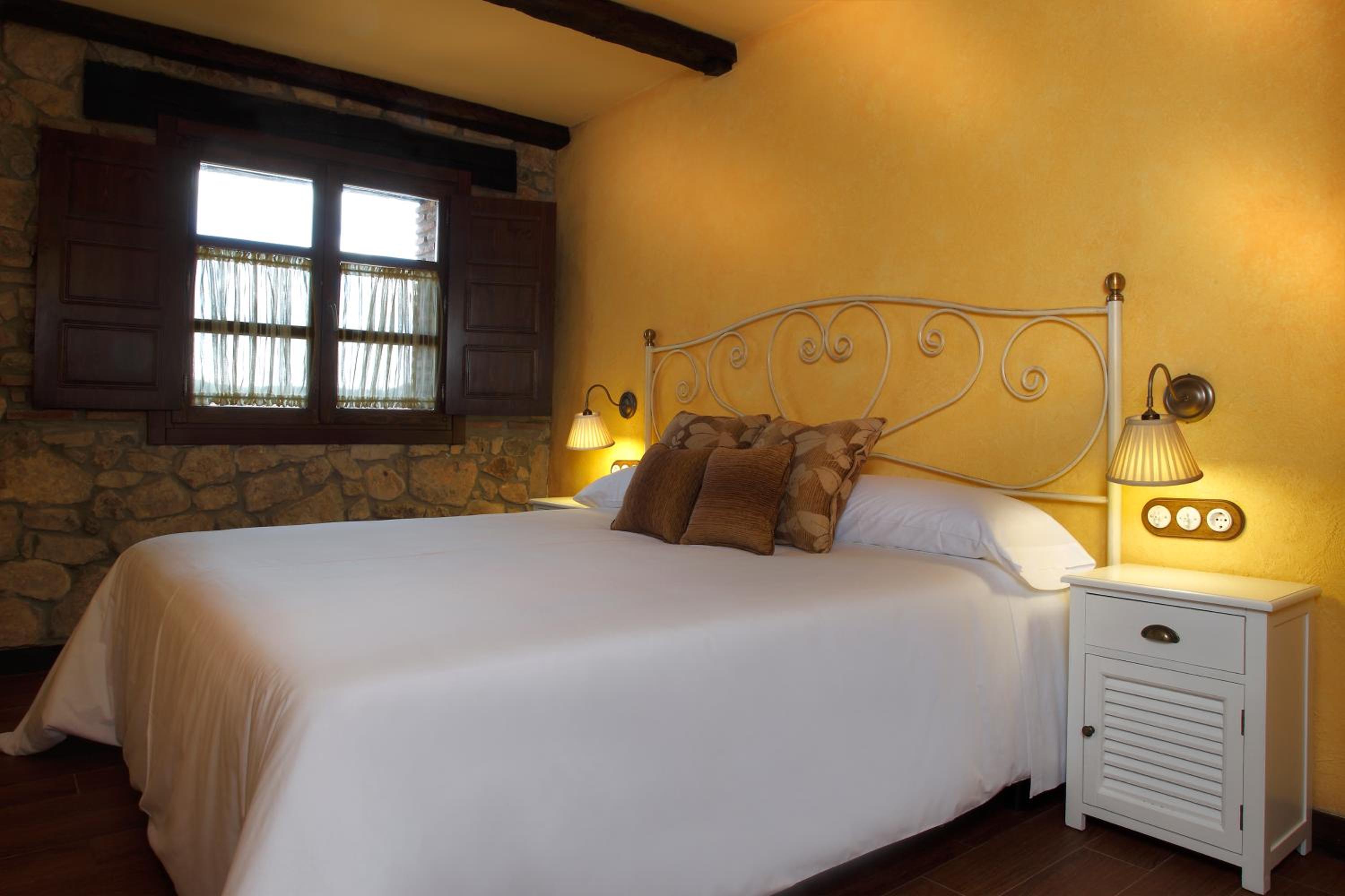 Four-Bedroom House - Photo 9