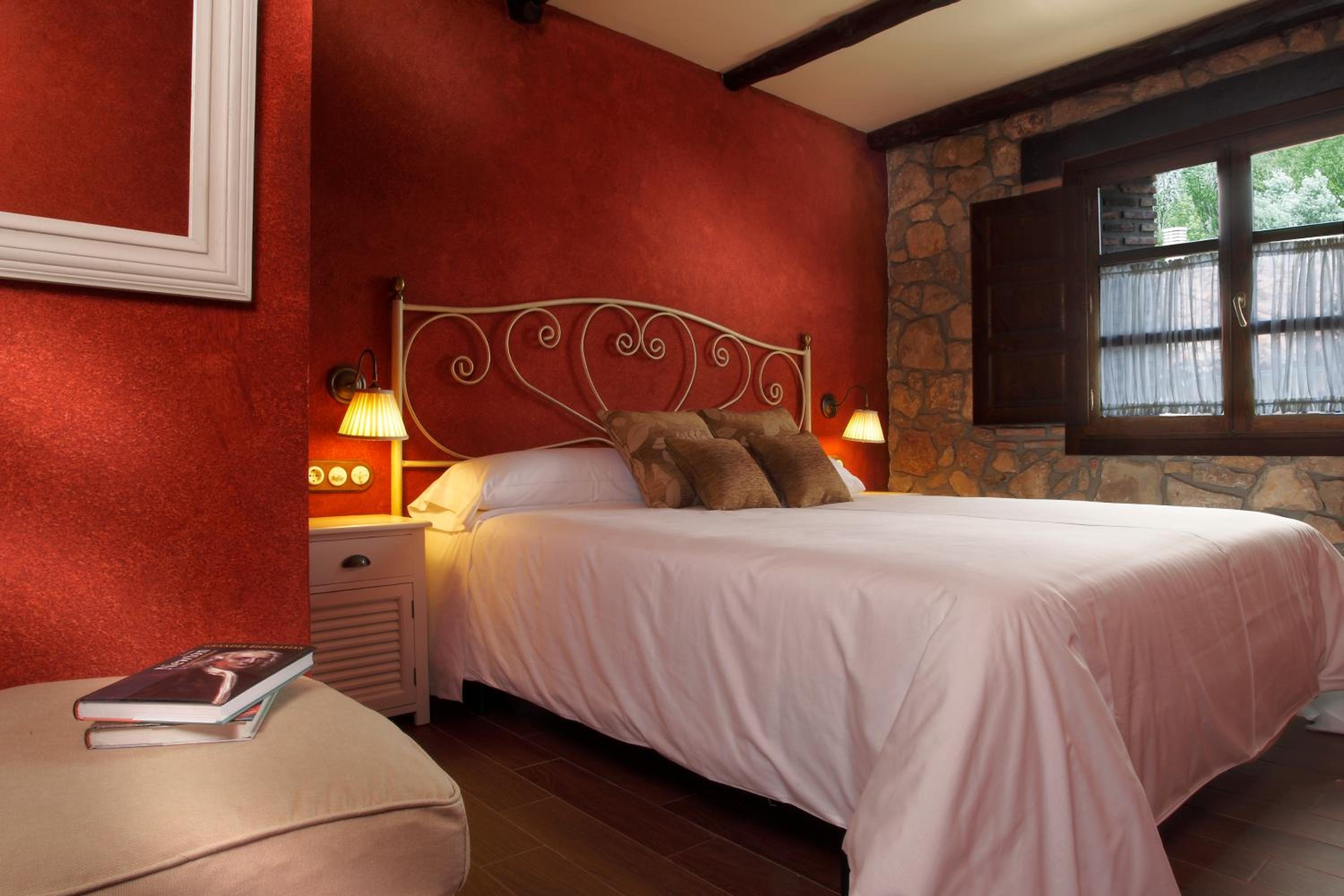 Four-Bedroom House - Photo 16