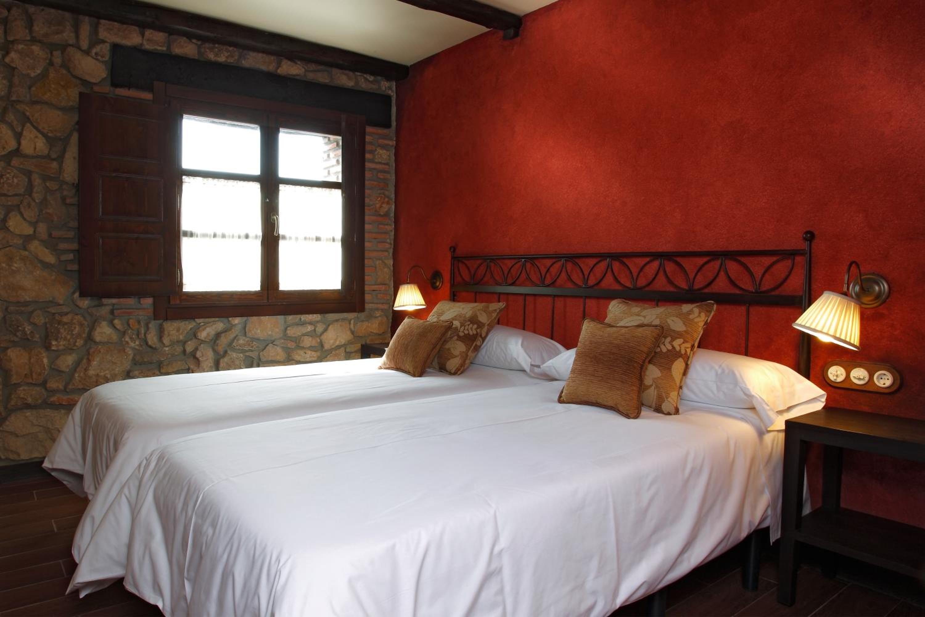 Four-Bedroom House - Photo 22