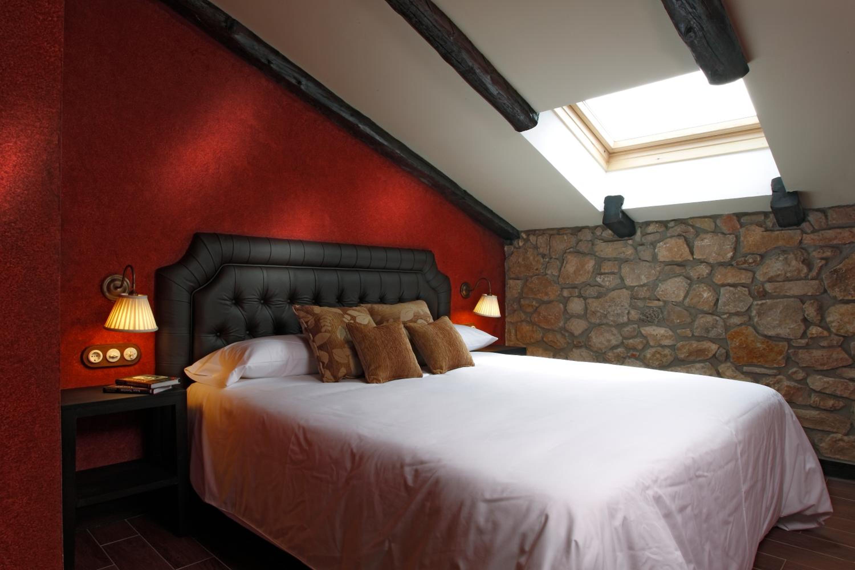 Four-Bedroom House - Photo 25