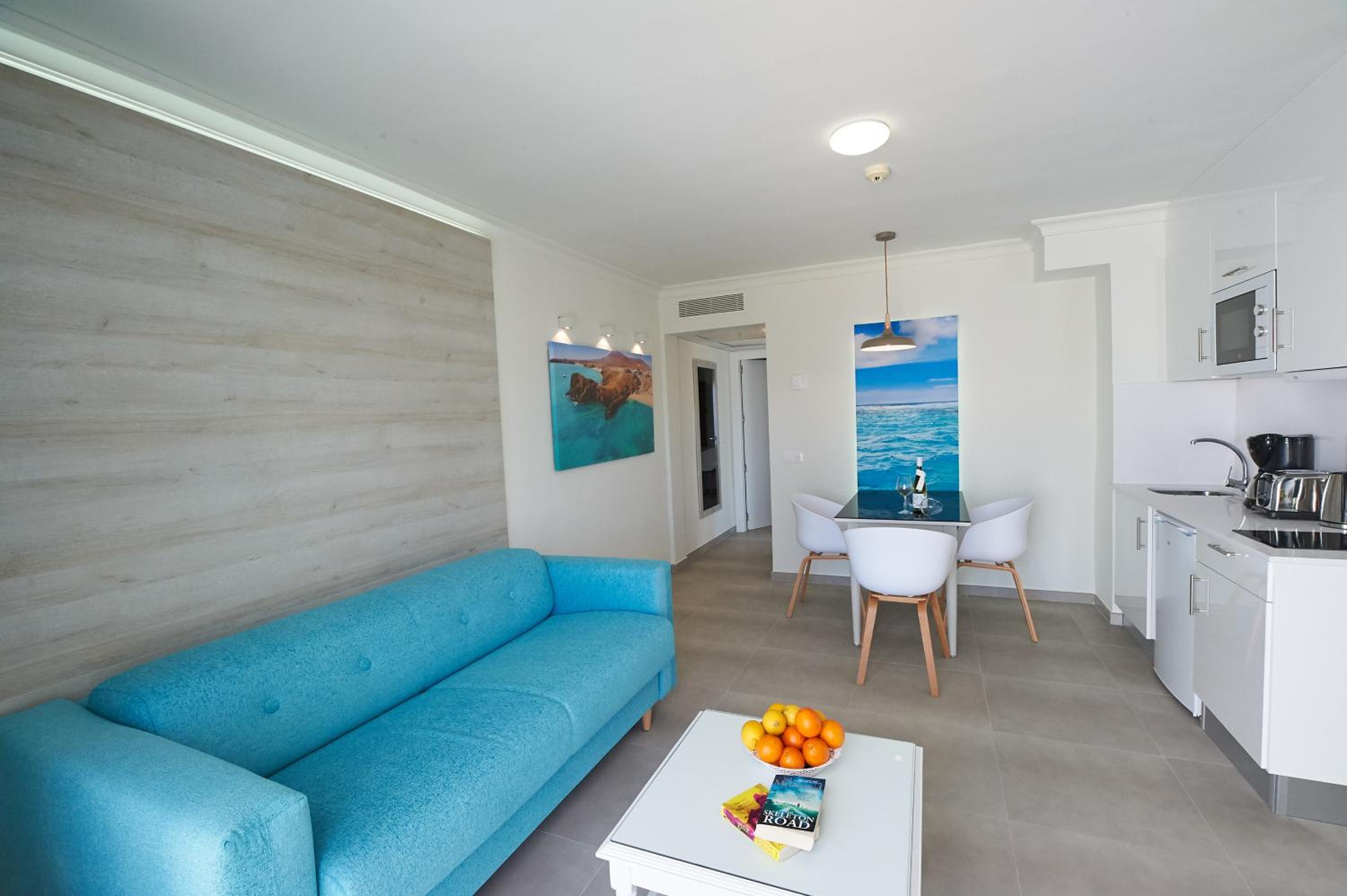 One-Bedroom Suite - Photo 9