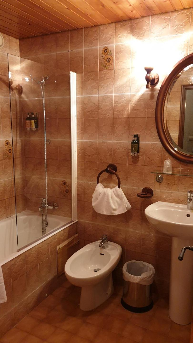 Standard Double Room - Photo 4