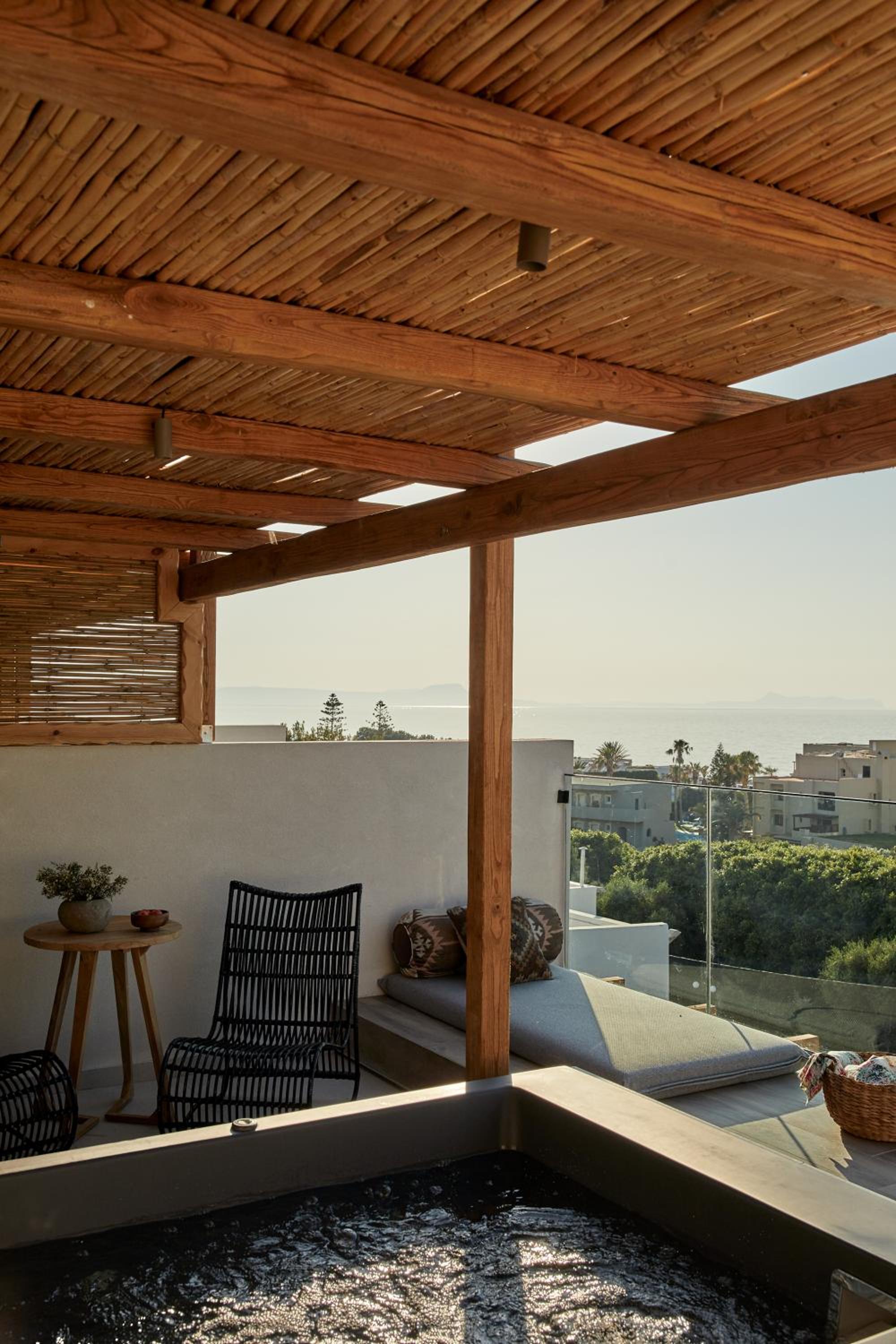 Superior Room with Sea View & Jacuzzi - Photo 4