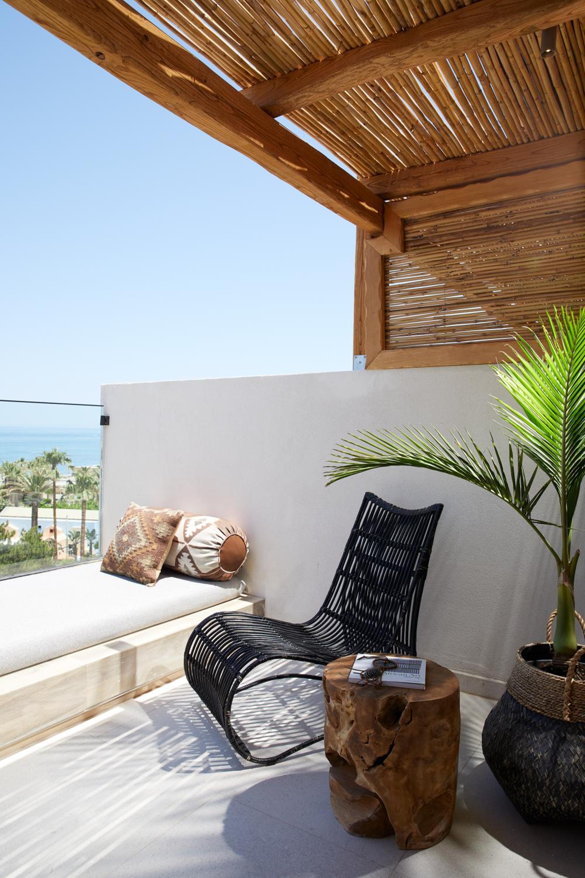 Superior Room with Sea View & Jacuzzi - Photo 3