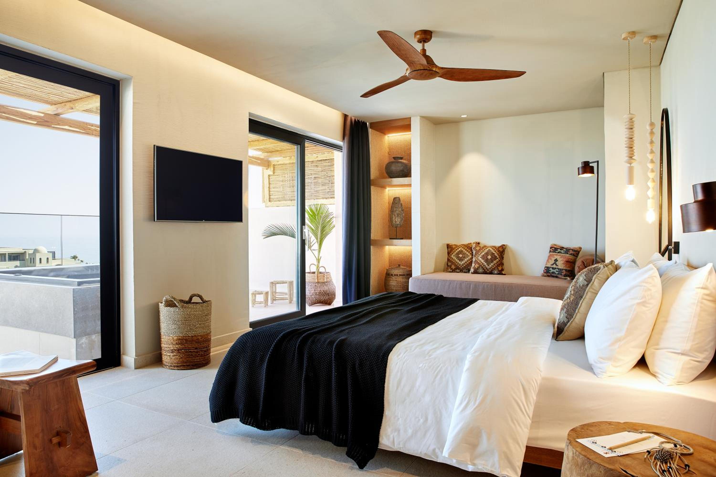 Superior Room with Sea View & Jacuzzi - Photo 6