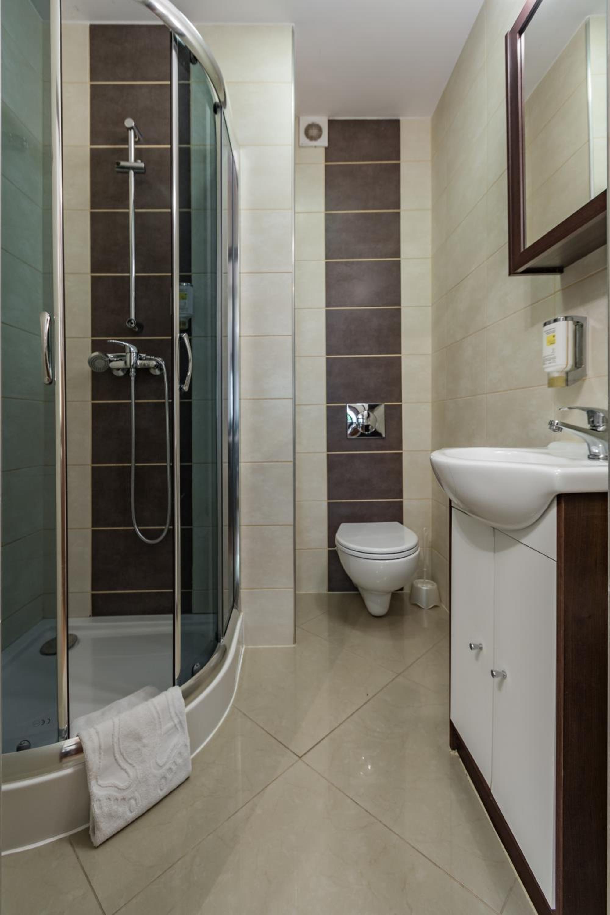 Twin Room - Photo 2