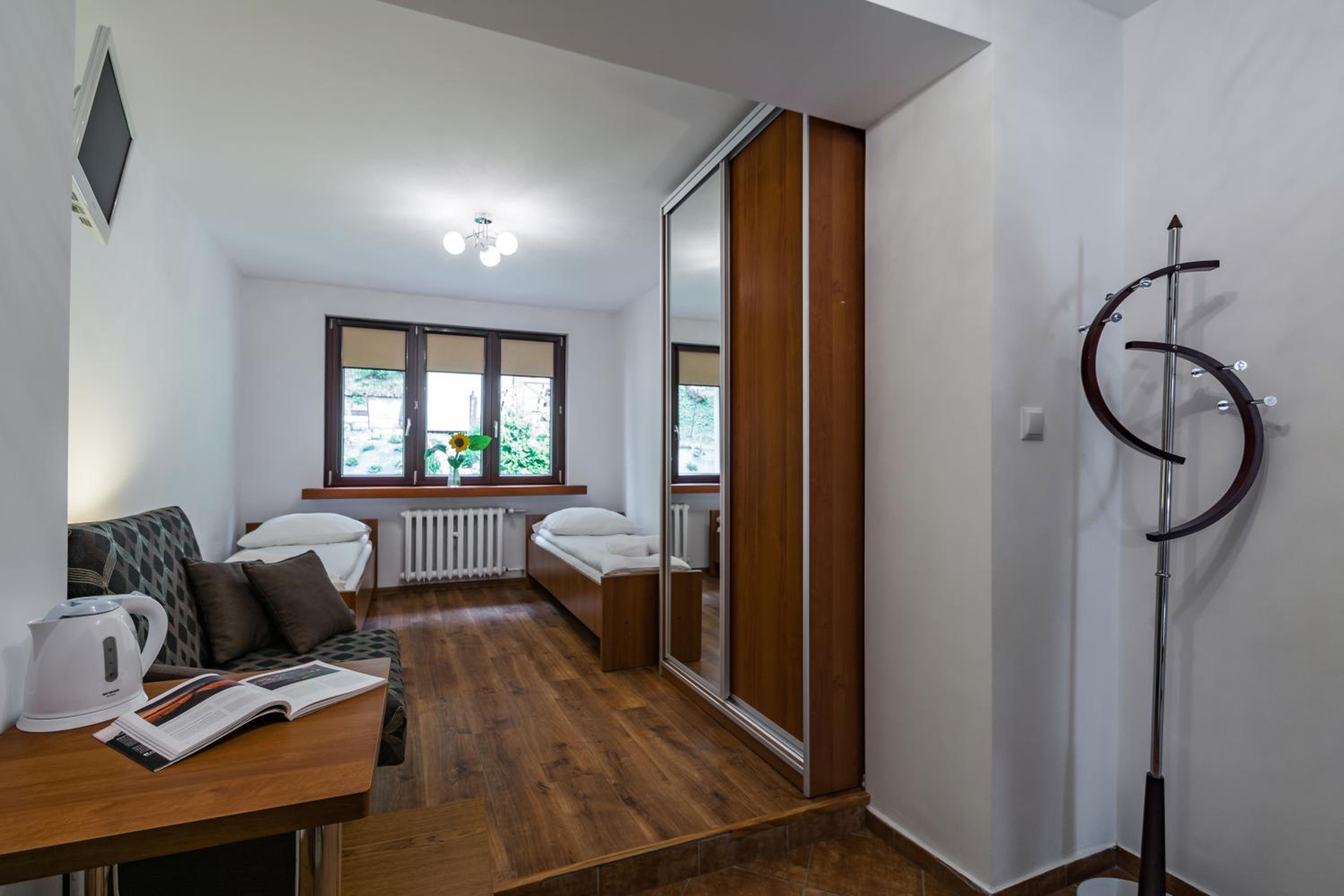 Twin Room - Photo 3