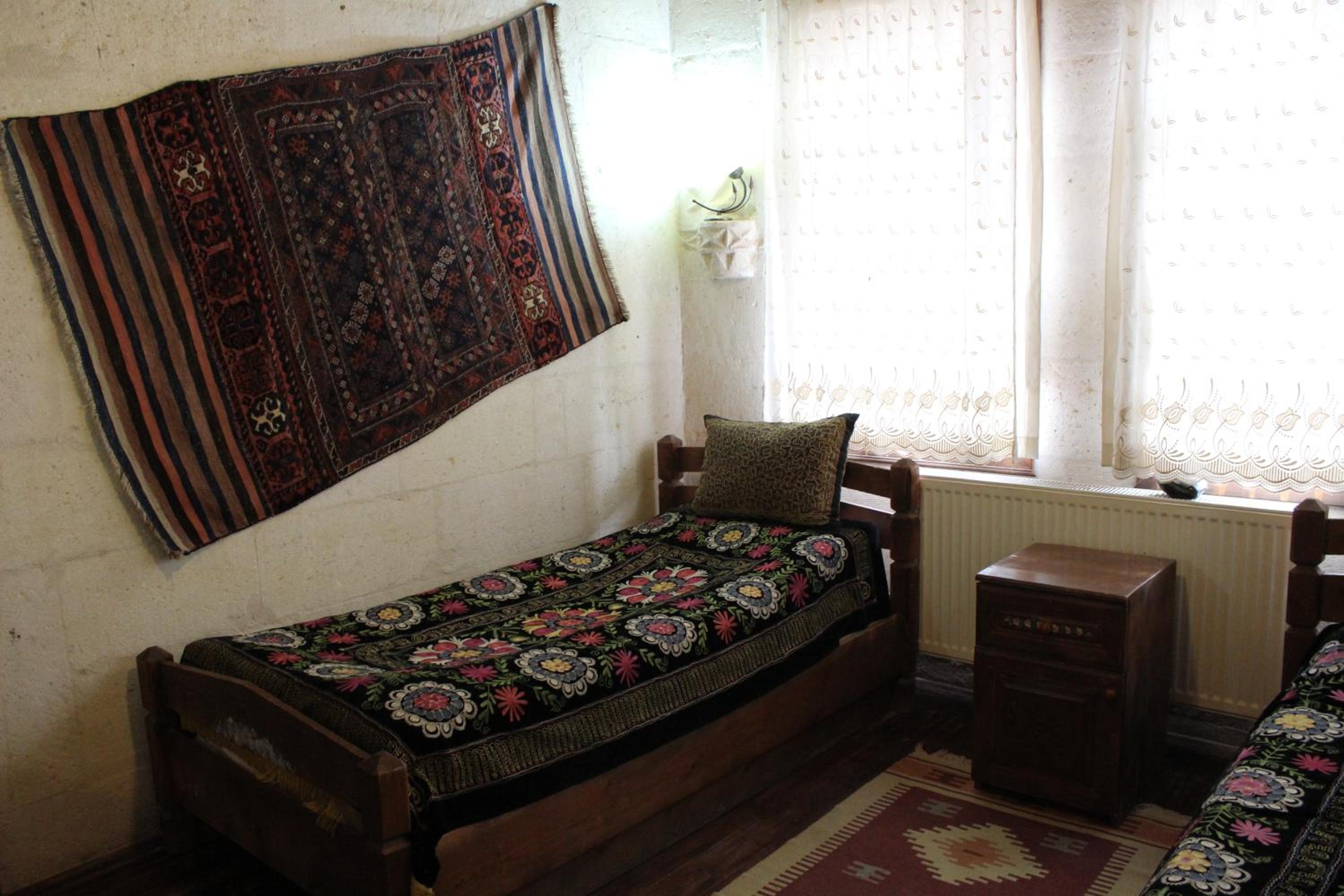 Standard Twin Room - Photo 2