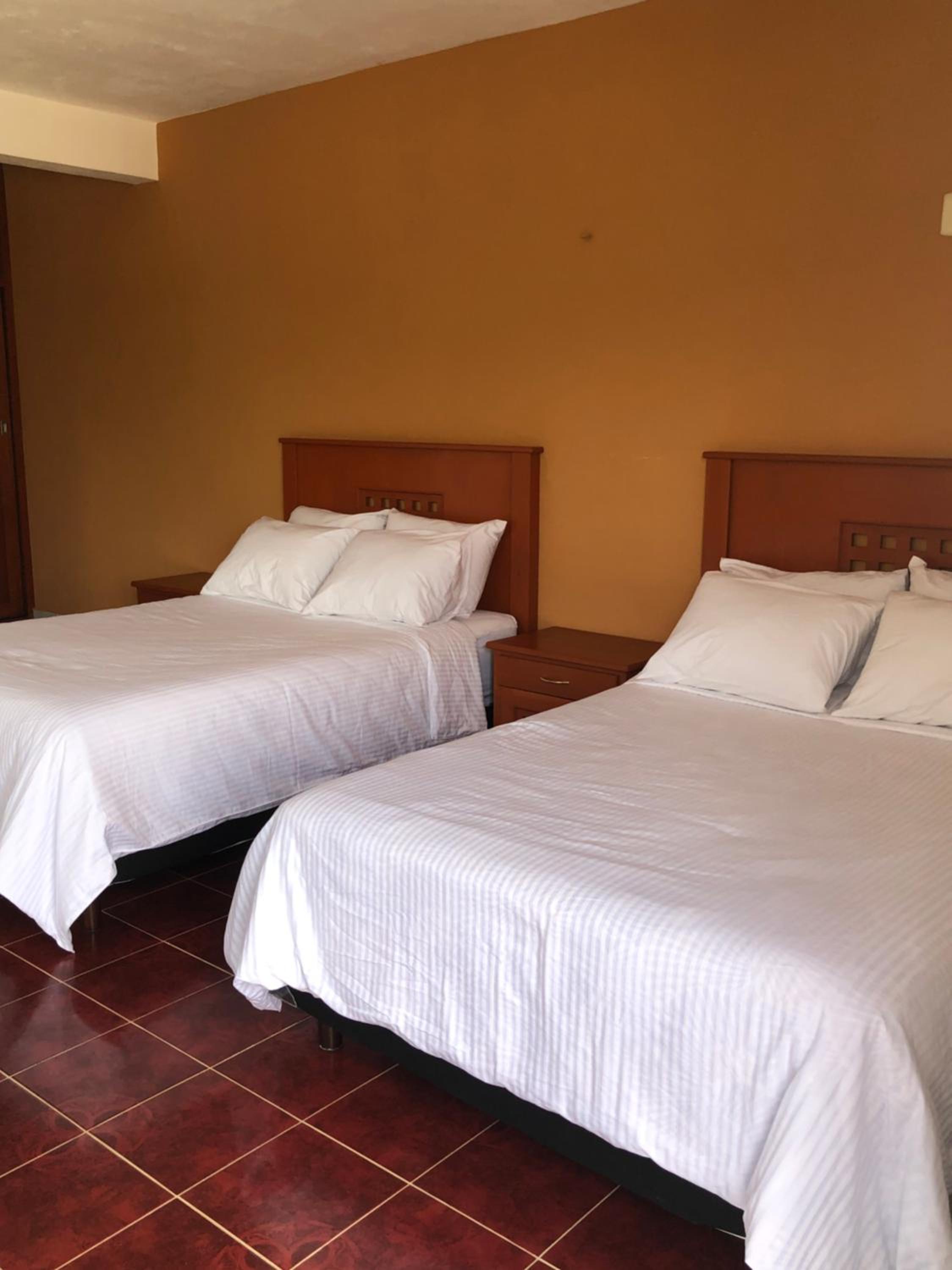 Twin Room - Photo 3