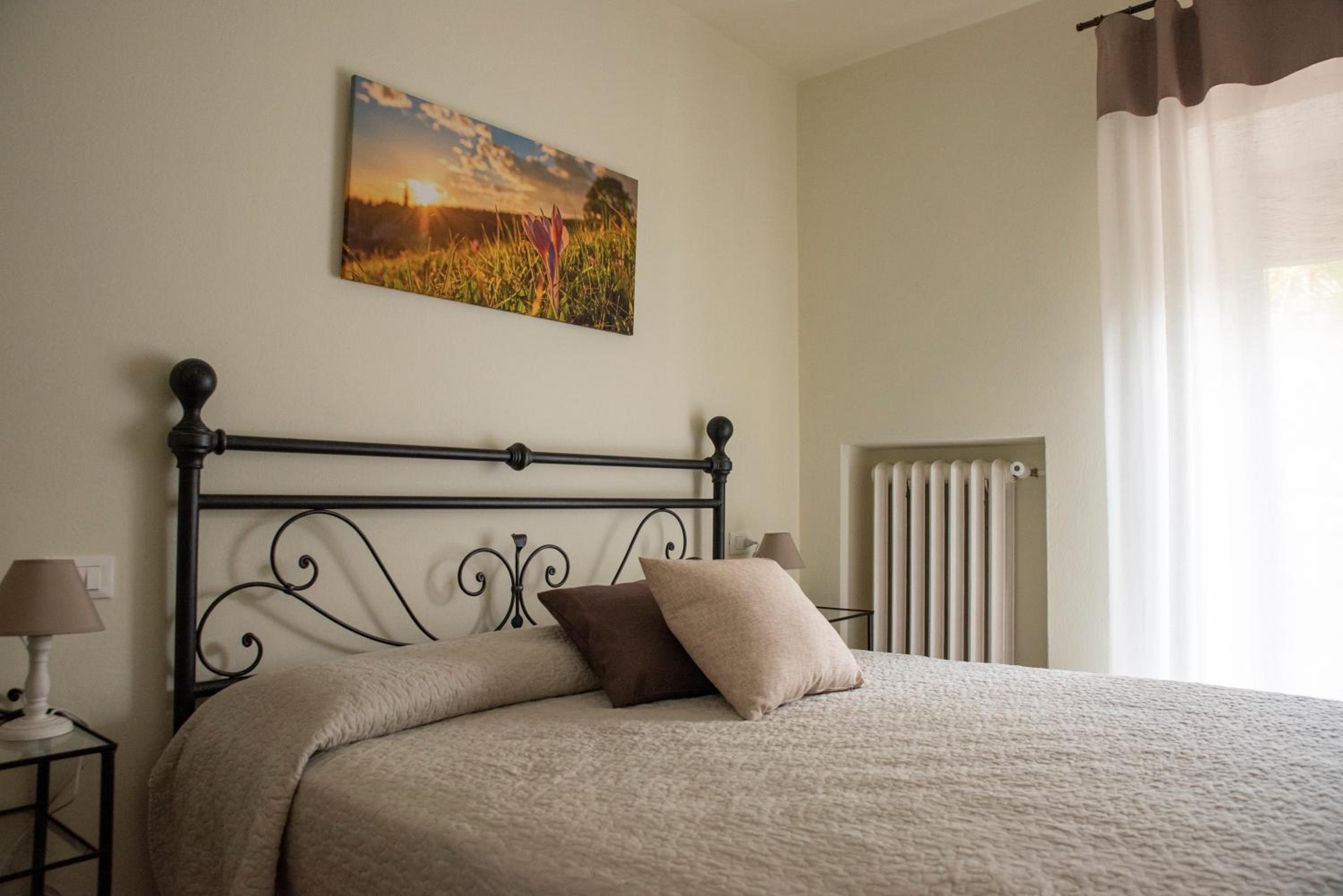 Double Room with Balcony - Photo 2