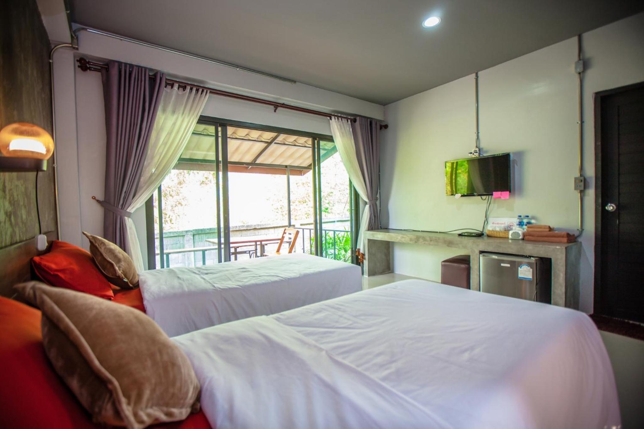 Twin Room with Balcony - Photo 9
