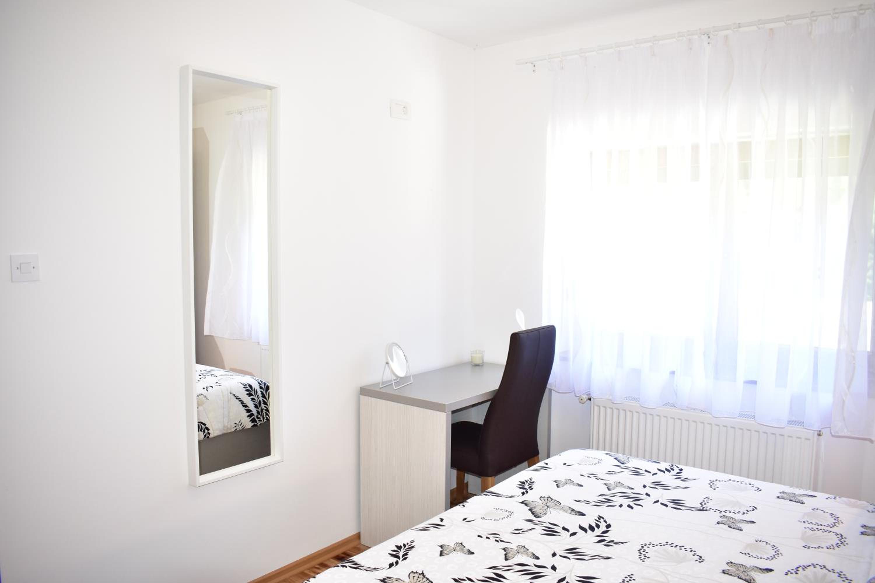 Apartment with Balcony - Photo 6