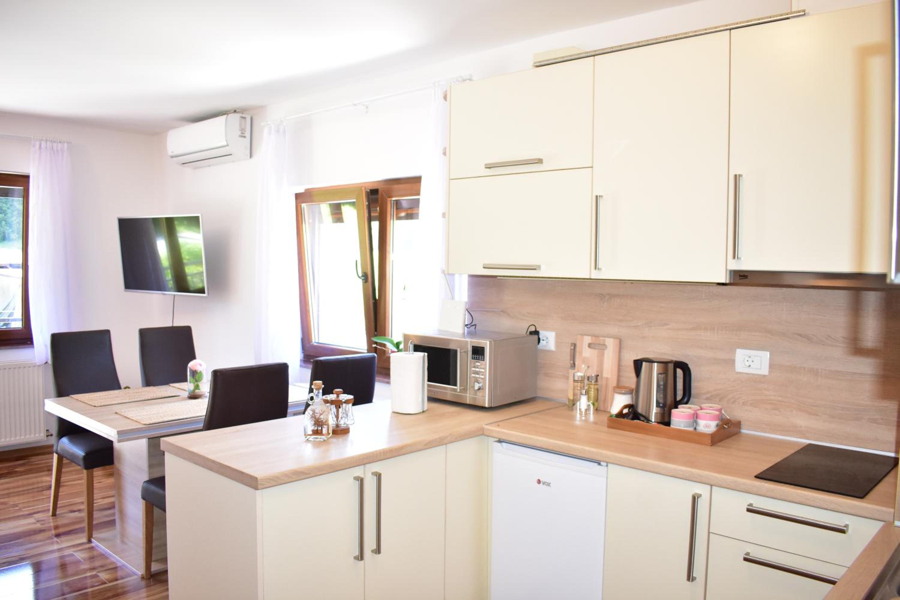 Apartment with Balcony - Photo 7
