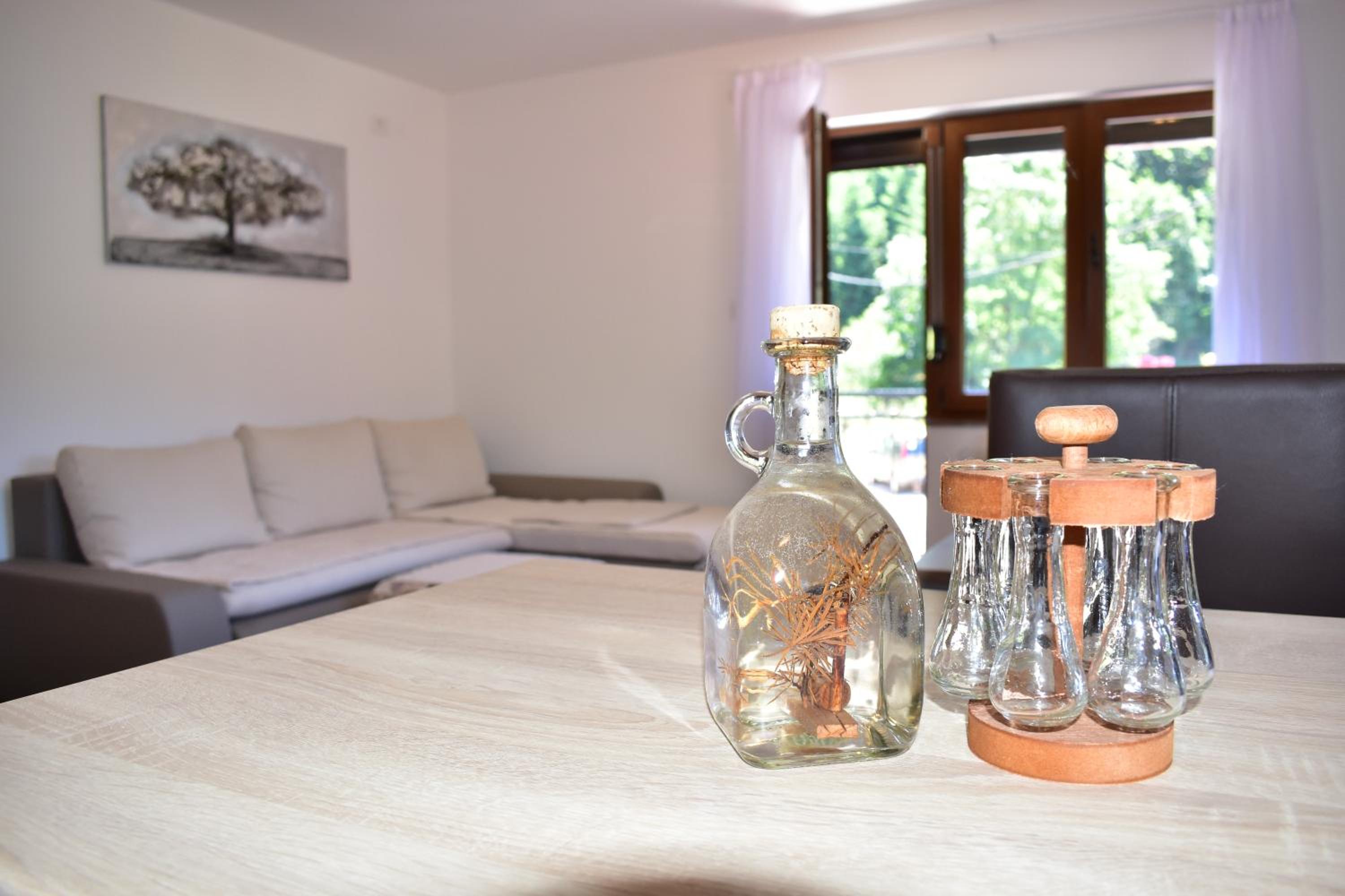 Apartment with Balcony - Photo 9
