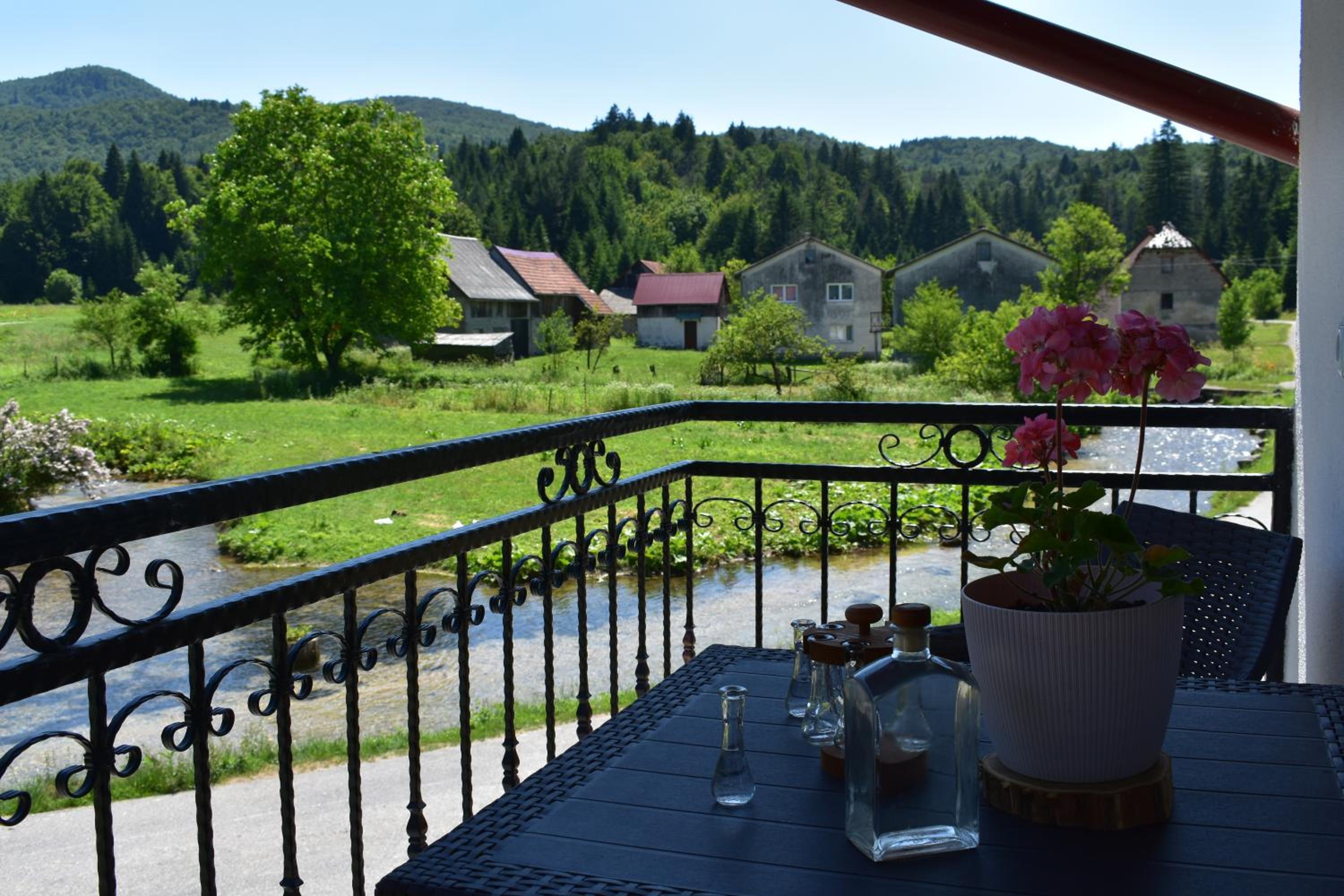 Apartment with Balcony - Photo 13